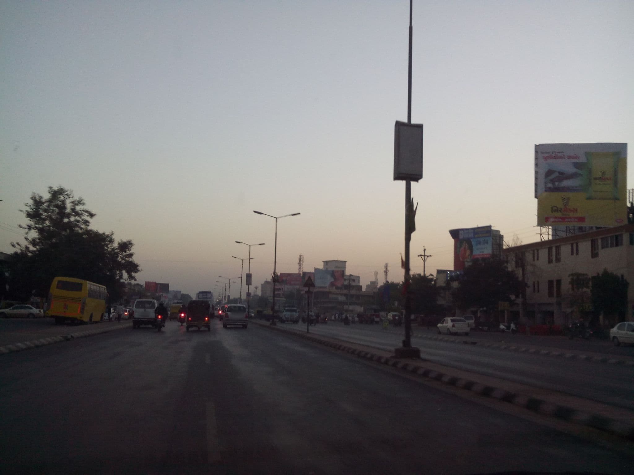 Street view near Real paprika, Mahesāna — © shravan91 (CC BY-SA · Mapillary)