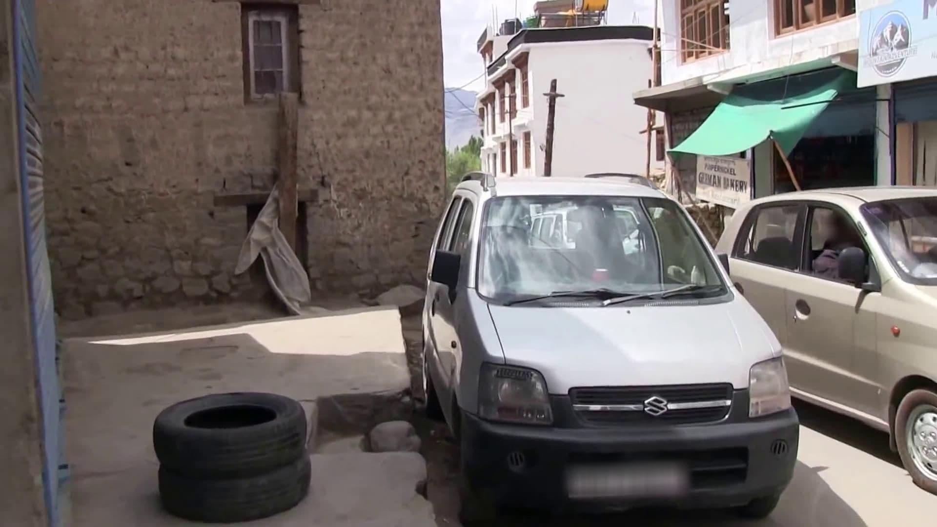 Street view near Jan Palace, Leh