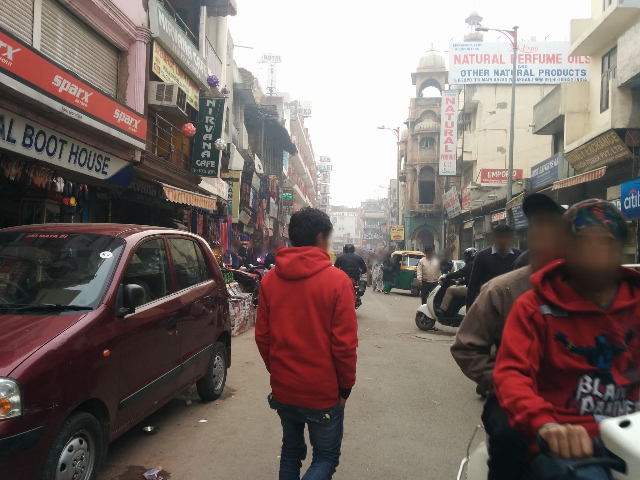 Street view near Smyle Inn, Delhi — © sashazykov (CC BY-SA · Mapillary)
