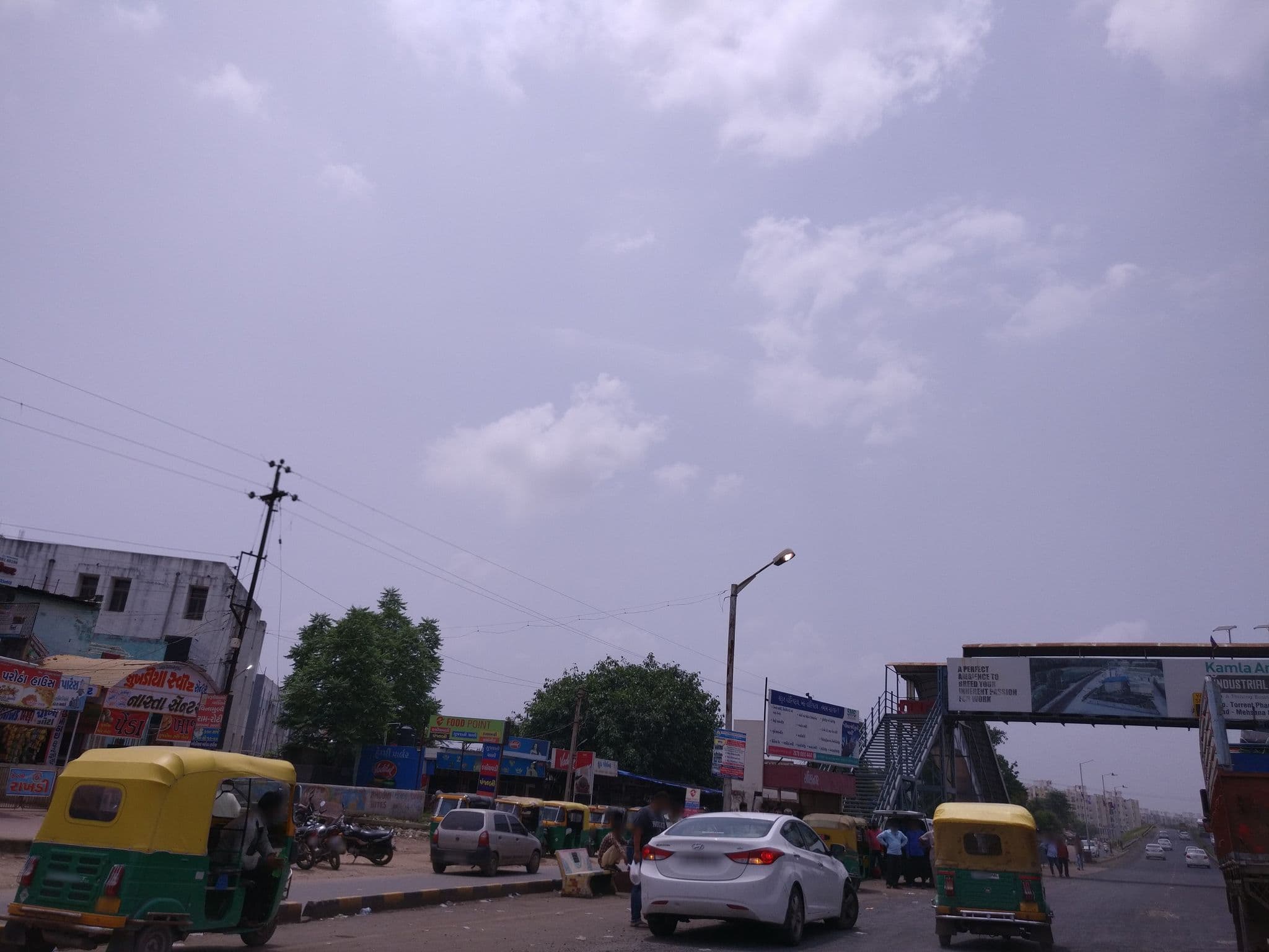 Street view near Hotel Neptune
, Kalol — © abidandroid286 (CC BY-SA · Mapillary)