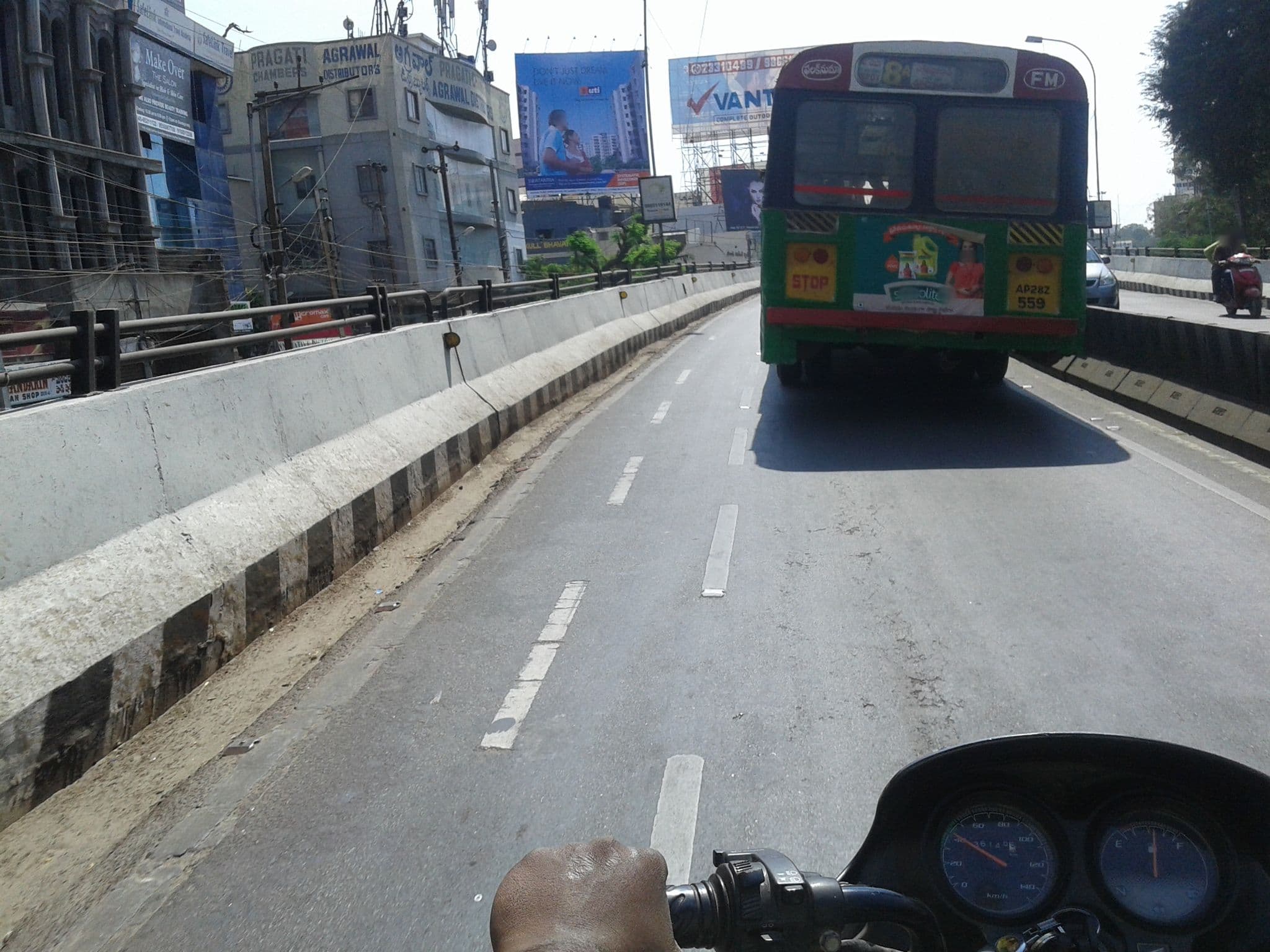 Street view near mohinis, Hyderabad — © sravaniathreyapurapu (CC BY-SA · Mapillary)