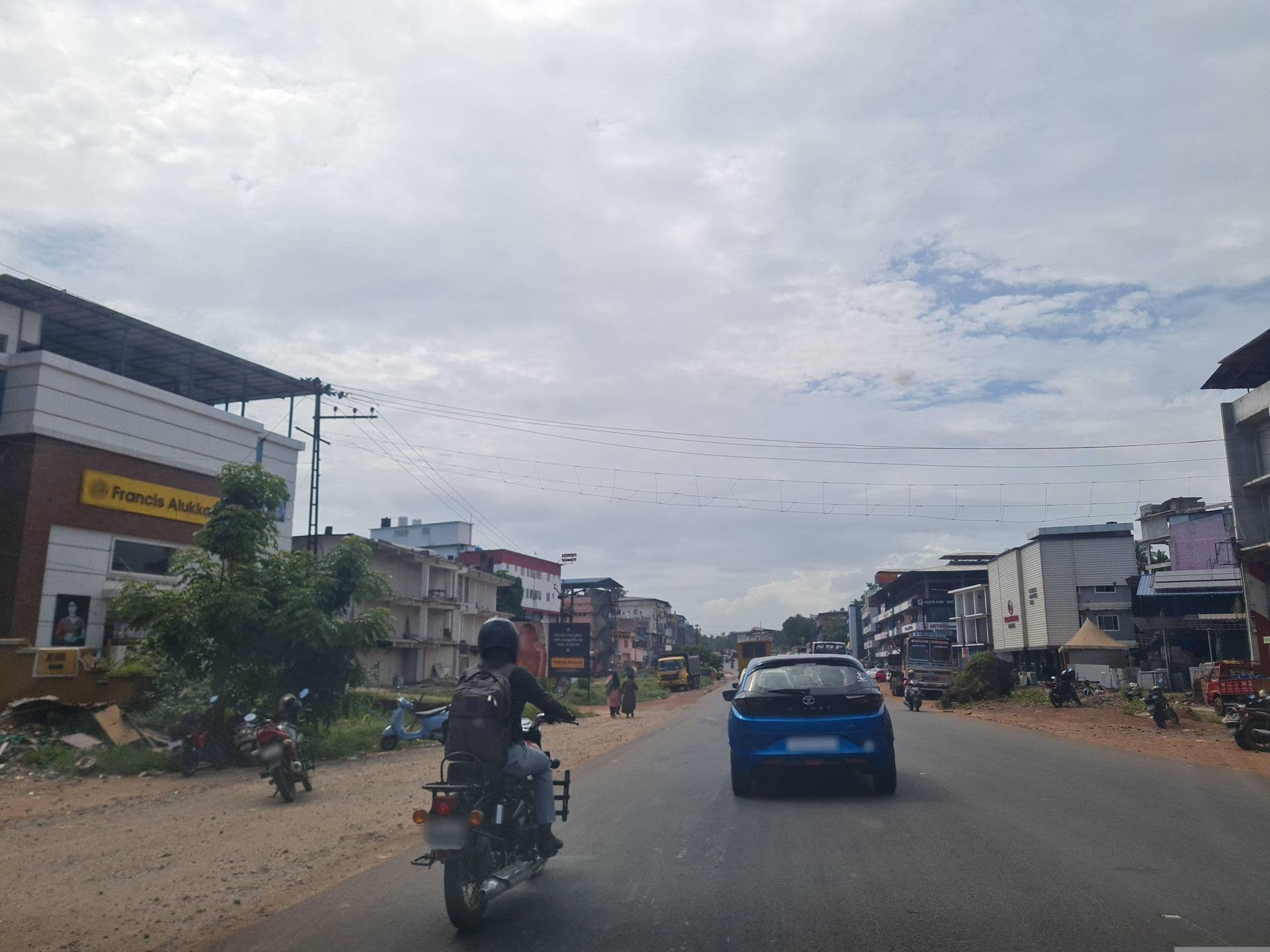 Street view near North Park, Badagara — © dinshkm (CC BY-SA · Mapillary)
