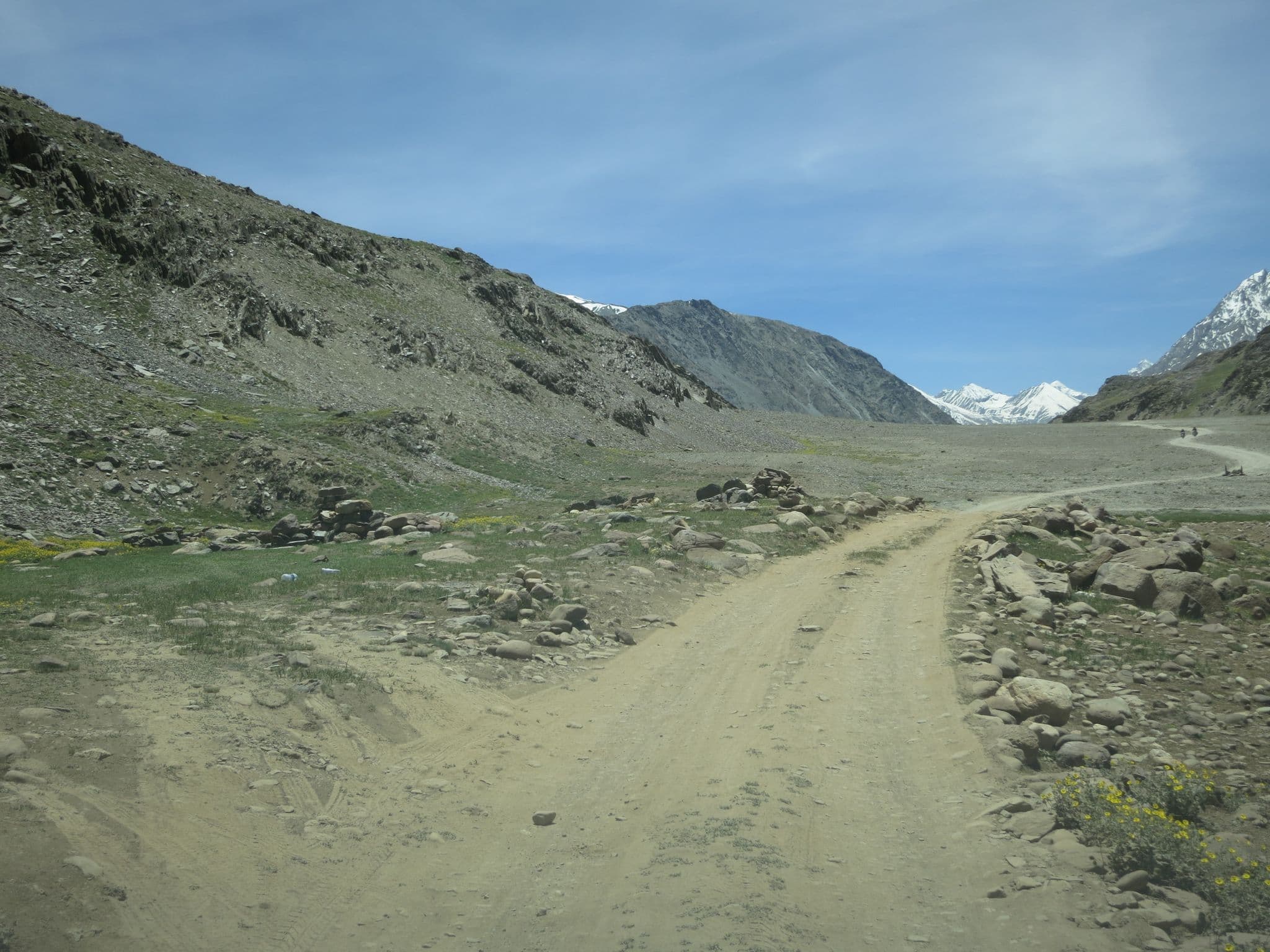 Street view near Moon Lake, Kyelang