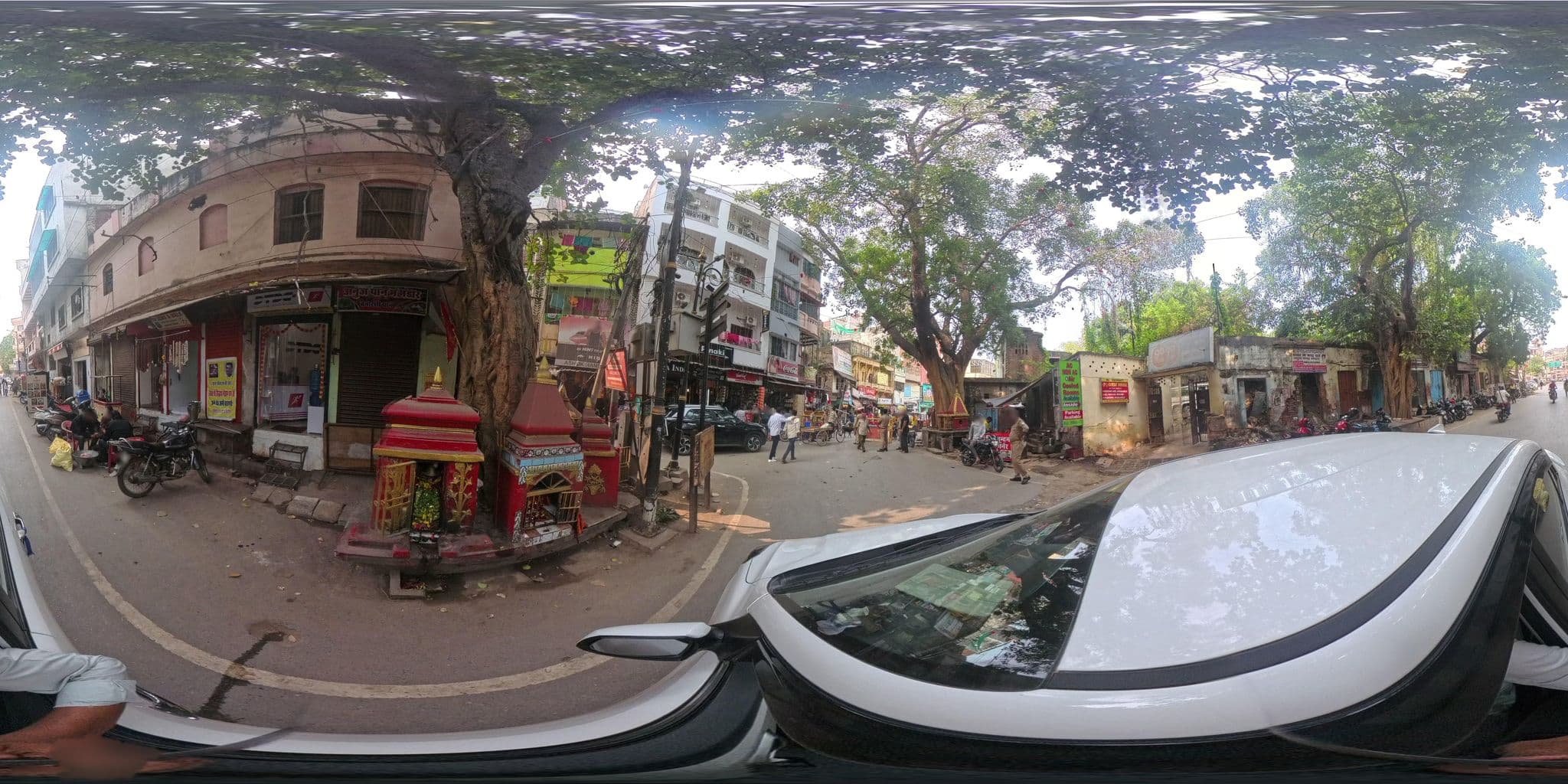 Street view near Roadhouse Hostel, Varanasi