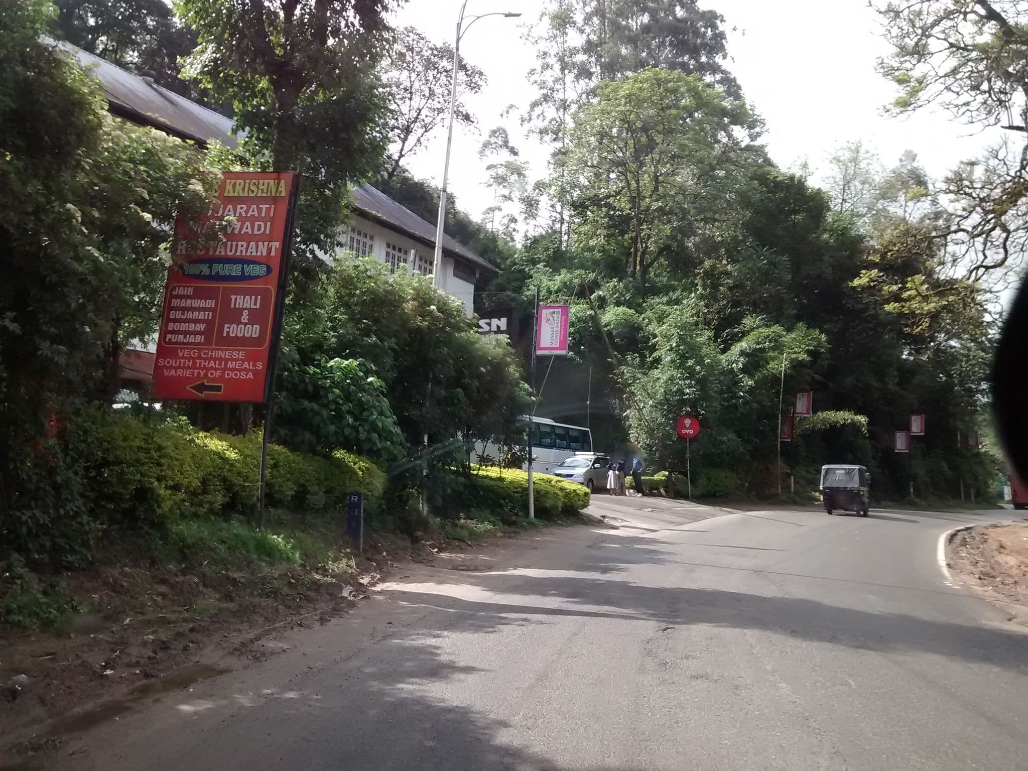 Street view near Sujatha Inn, Munnar