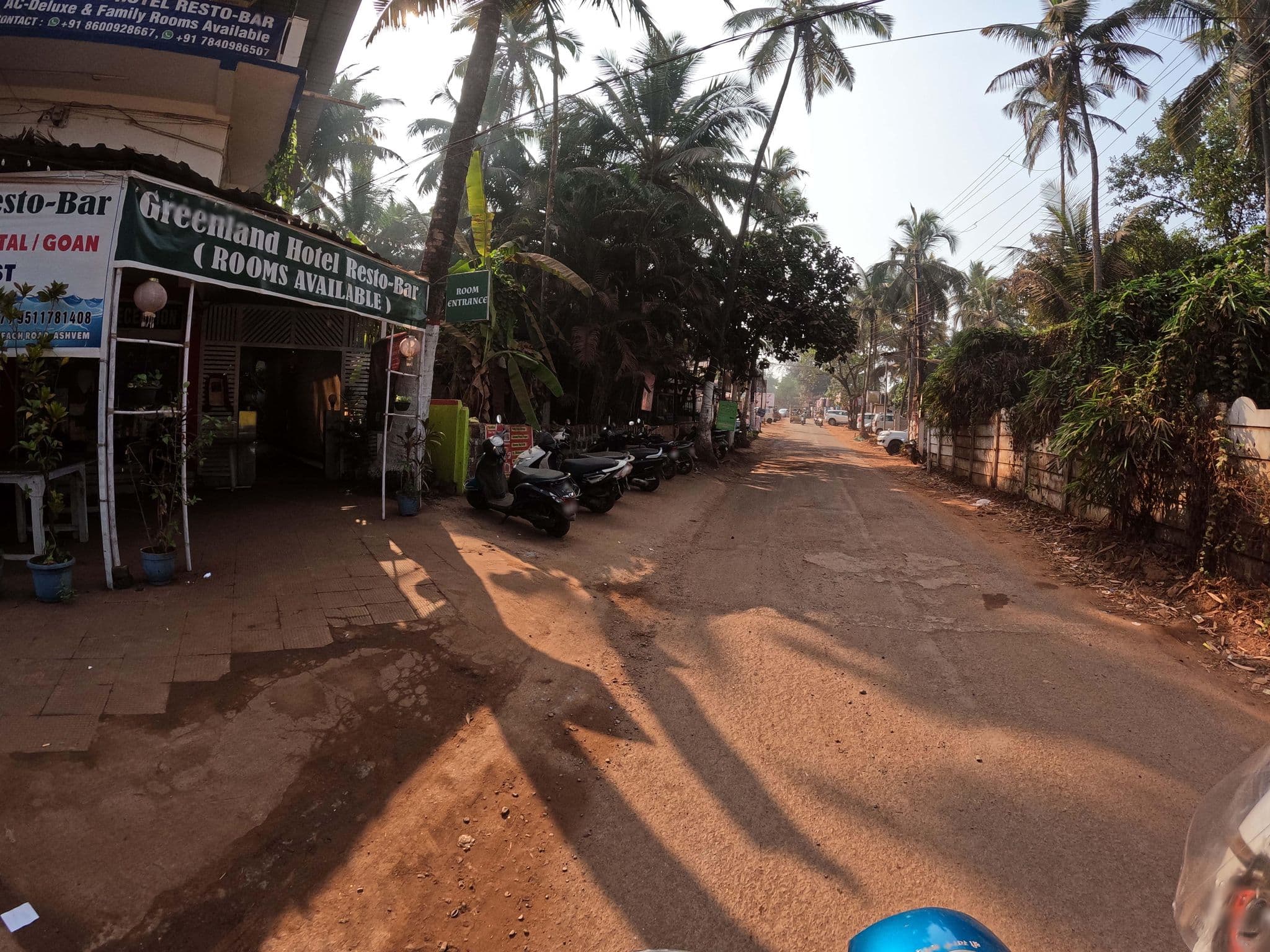 Street view near Ashvem Beach Resort, Mandrem — © lucomsky (CC BY-SA · Mapillary)