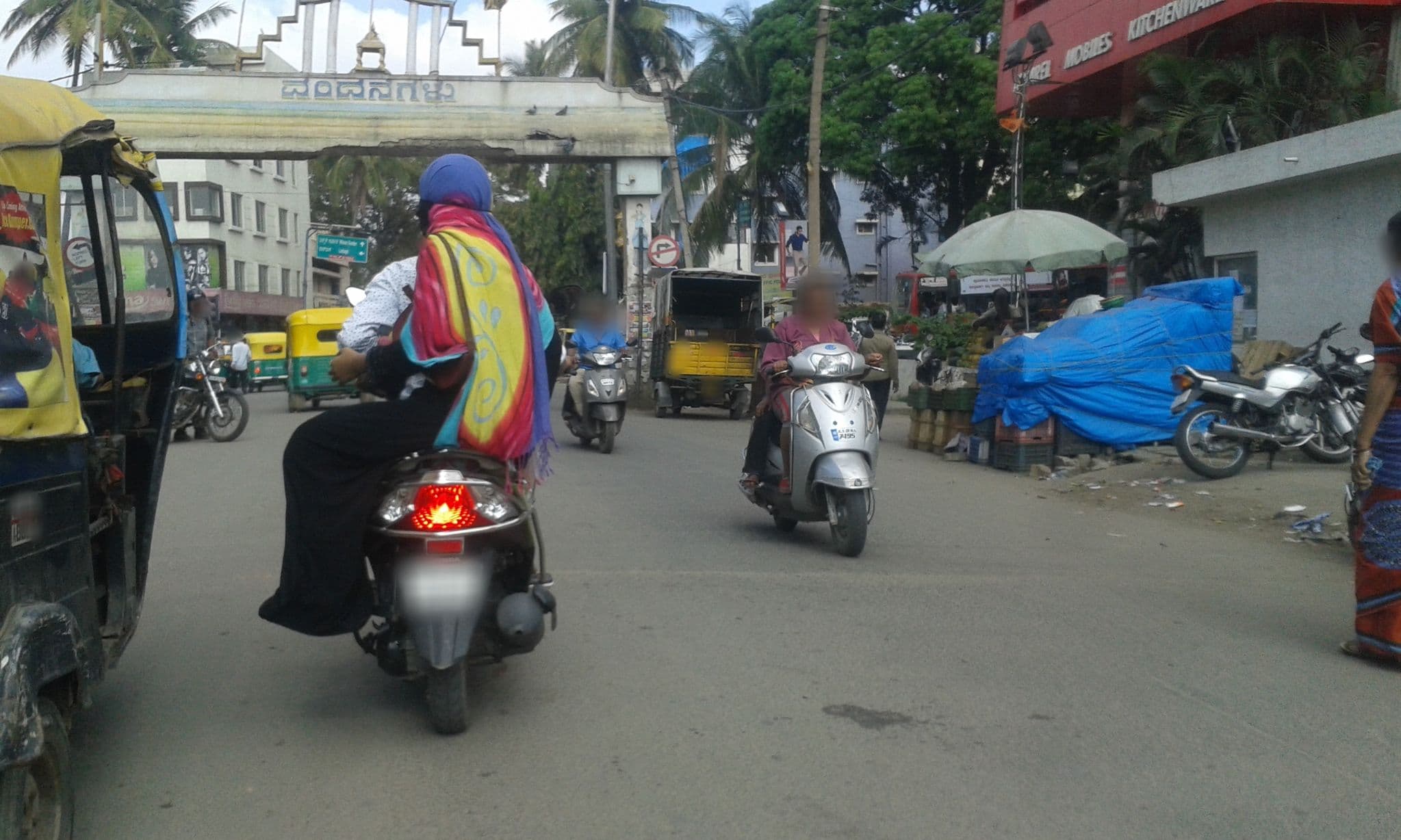 Street view near Hotel Empark, Bengaluru