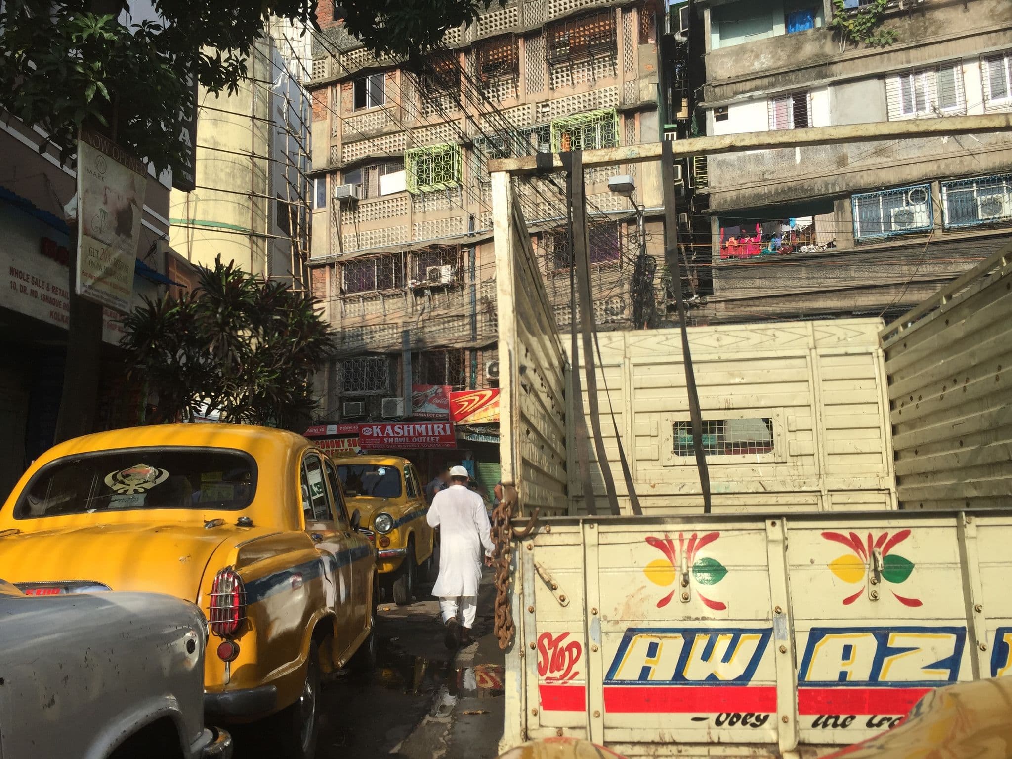 Street view near Hotel Pushpak International, Kolkata — © infolimon (CC BY-SA · Mapillary)