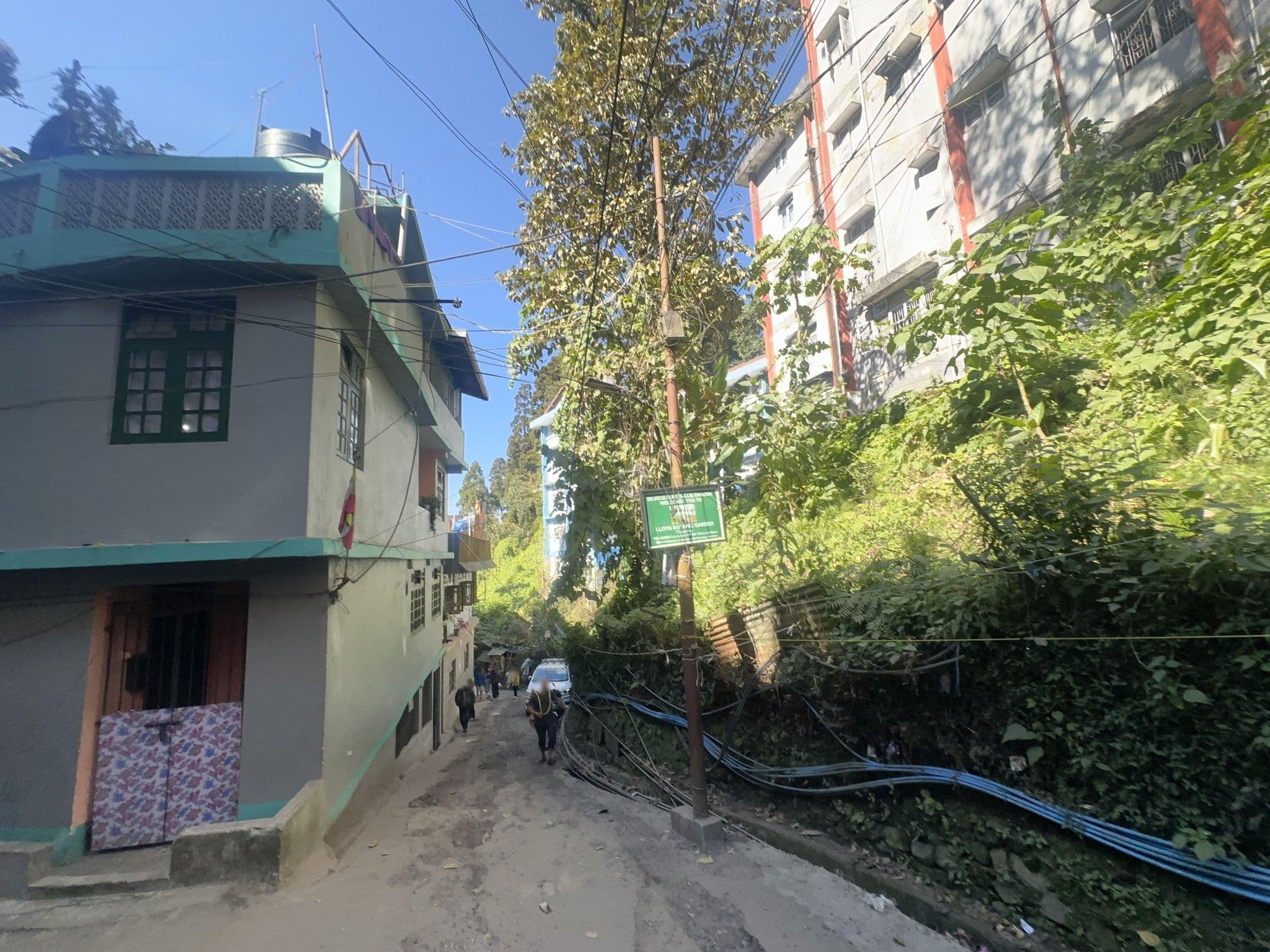 Street view near Diocesan  (office inside to the right), Dārjiling — © milan_28 (CC BY-SA · Mapillary)