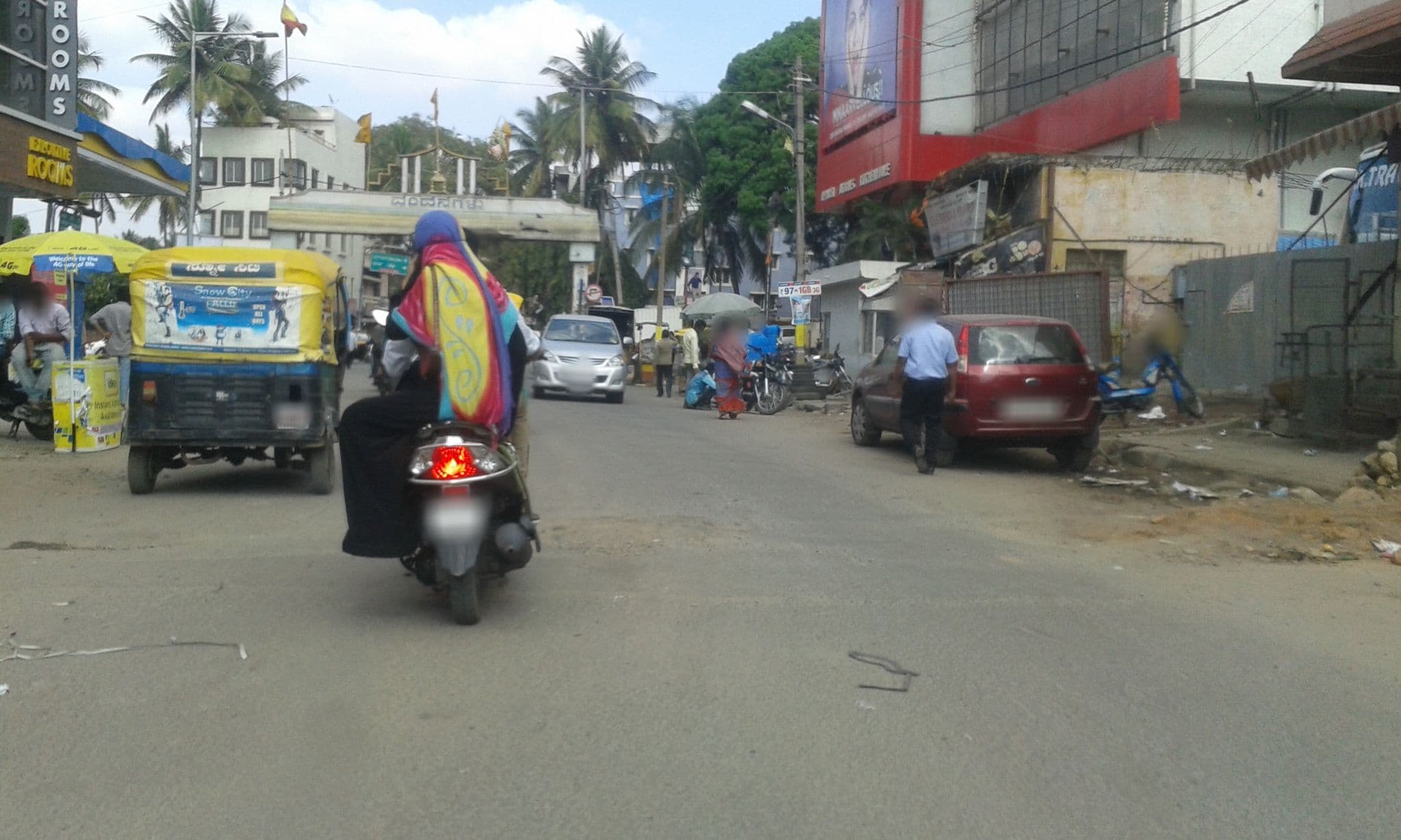Street view near Dreams inn, Bengaluru
