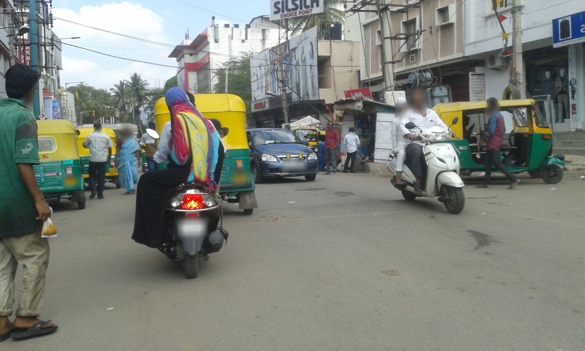 Street view near Royal guest house, Bengaluru — © yogi (CC BY-SA · Mapillary)