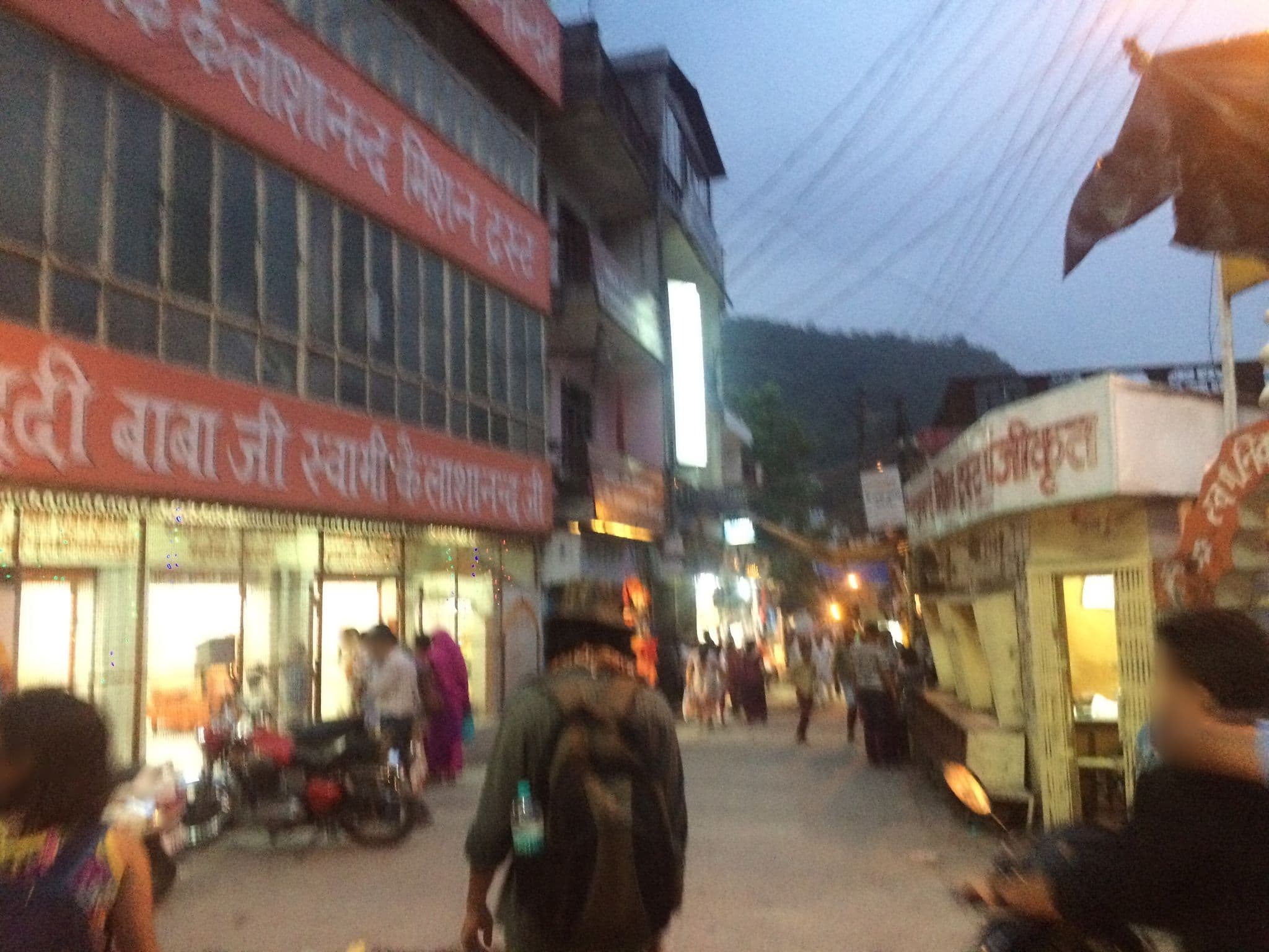 Street view near Mango Tree Guesthouse, Rishīkesh