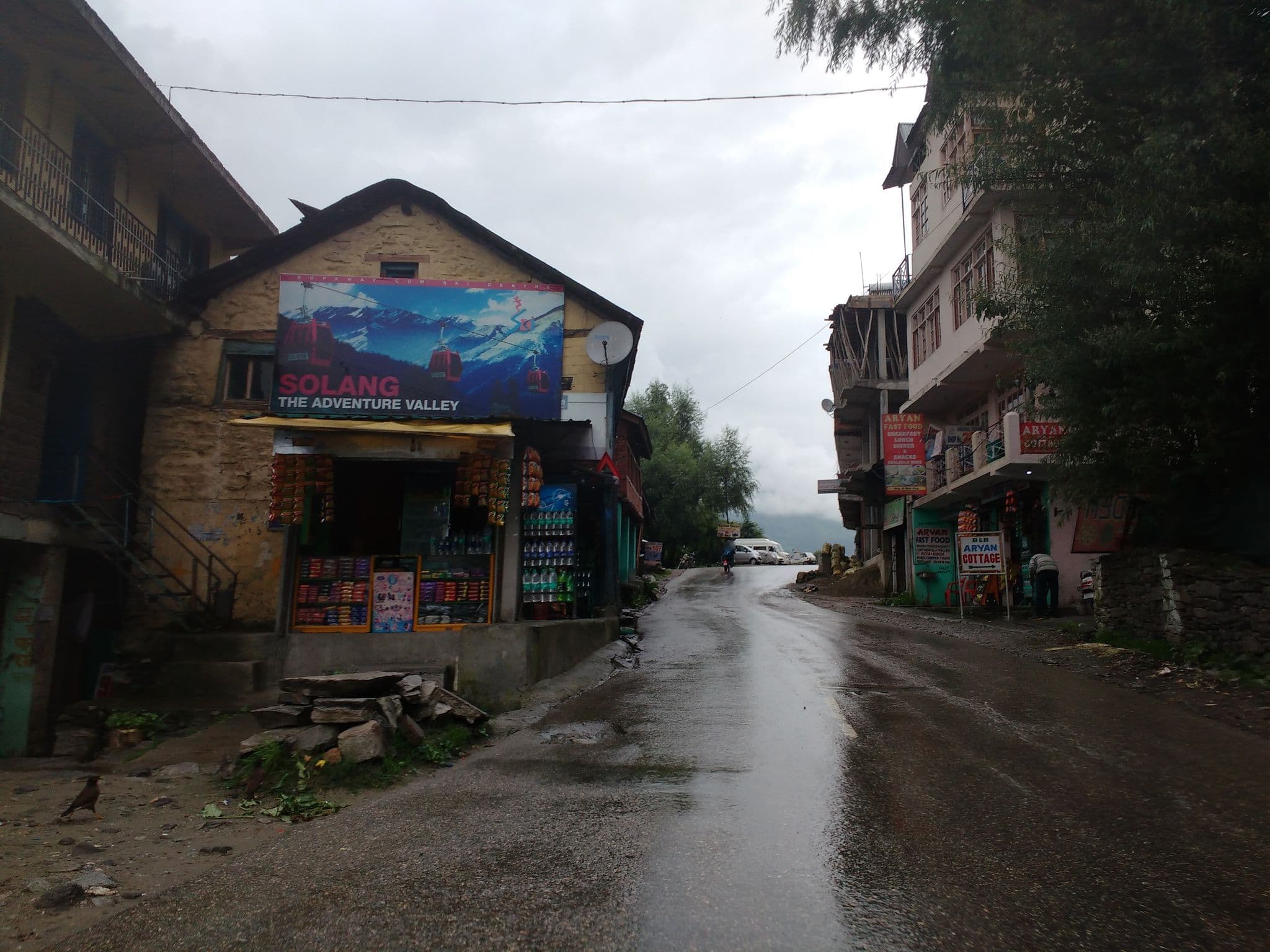 Street view near Aryan Cottage, Kulu