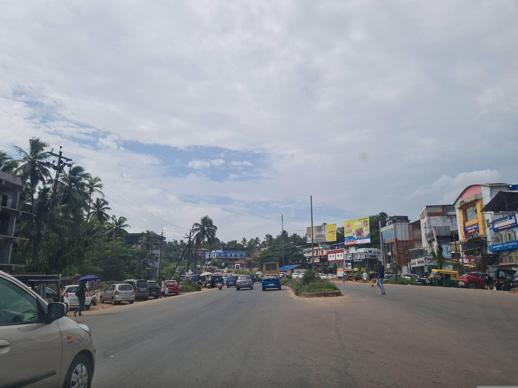 Street view near Sreemani Tourist Home, Badagara — © dinshkm (CC BY-SA · Mapillary)