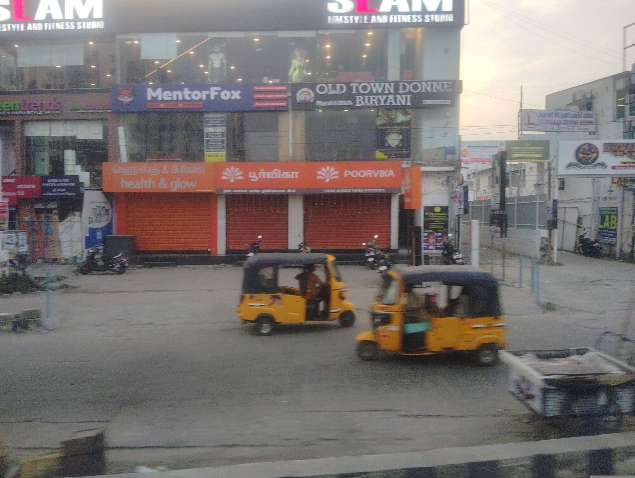 Street view near Sri sidhi ladies hostel, Sholinganallur — © arn1291 (CC BY-SA · Mapillary)