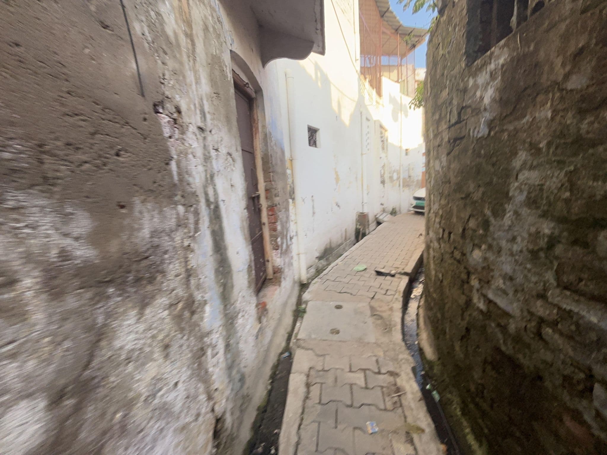Street view near Hôtel Sia Palace, Agra — © robot8a (CC BY-SA · Mapillary)