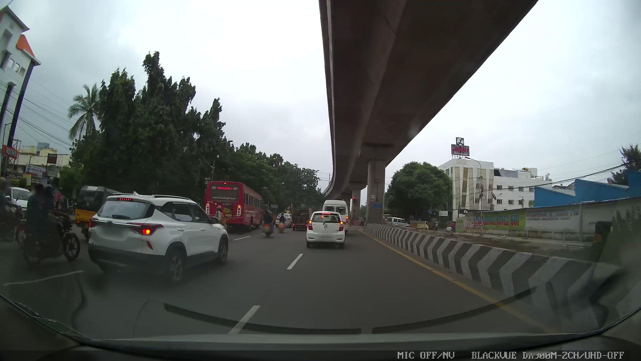 Street view near Hotel Mines, Alandur — © muthu (CC BY-SA · Mapillary)