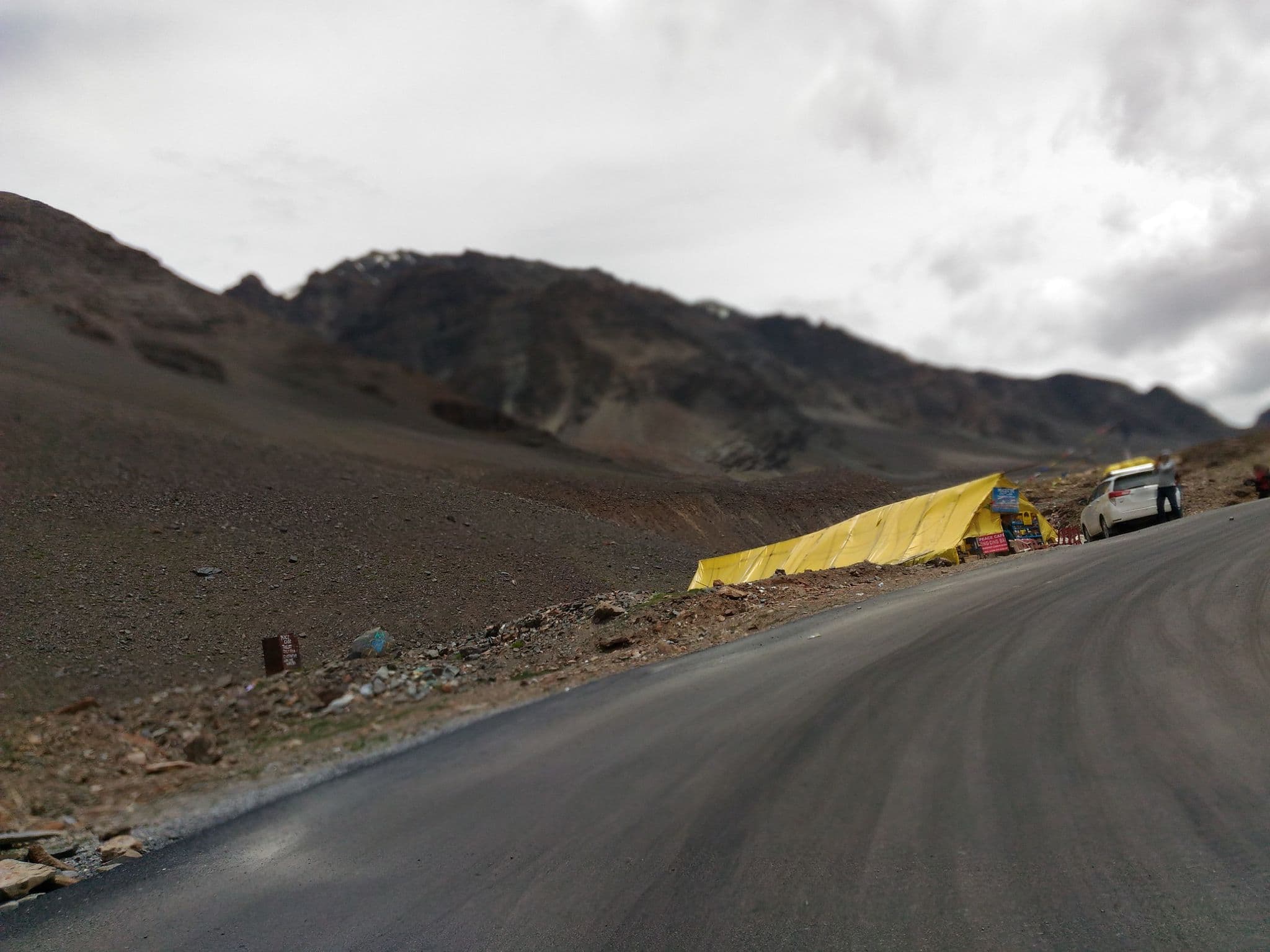 Street view near Food & bed (Dhaba), Kyelang