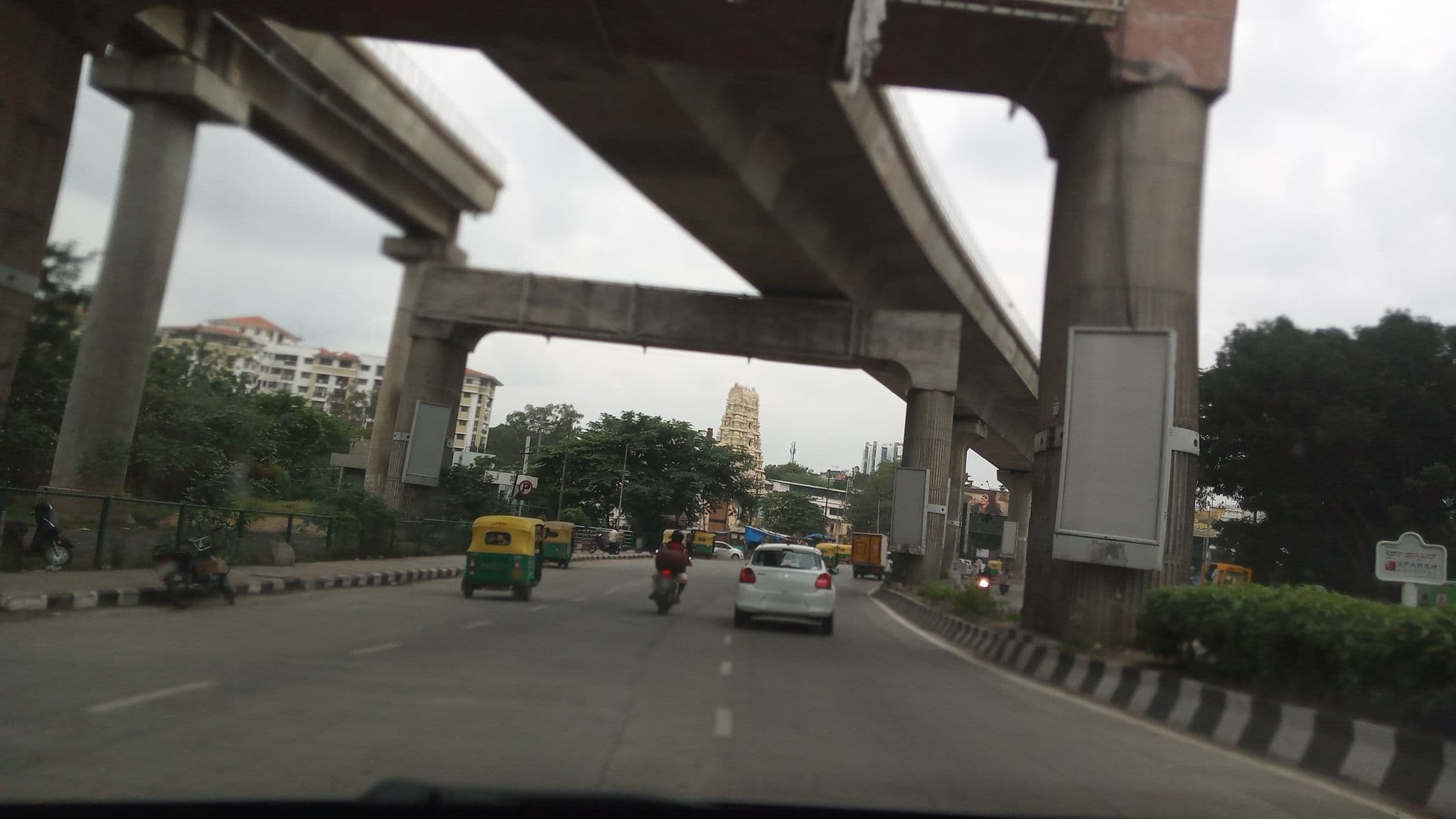 Street view near Minla Hotel, Bengaluru