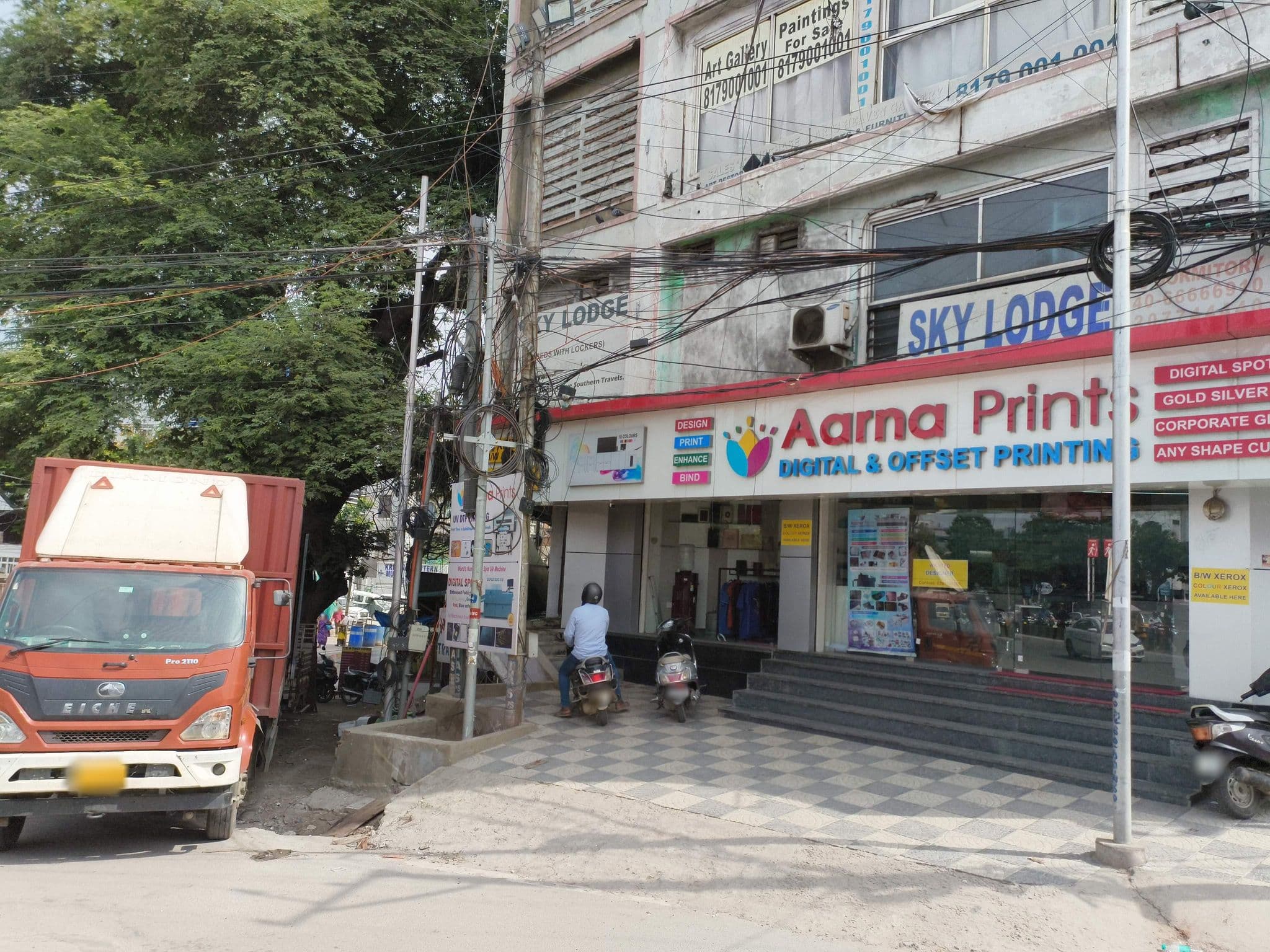 Street view near Hotel Hill Park Inn, Hyderabad — © ph4ni (CC BY-SA · Mapillary)