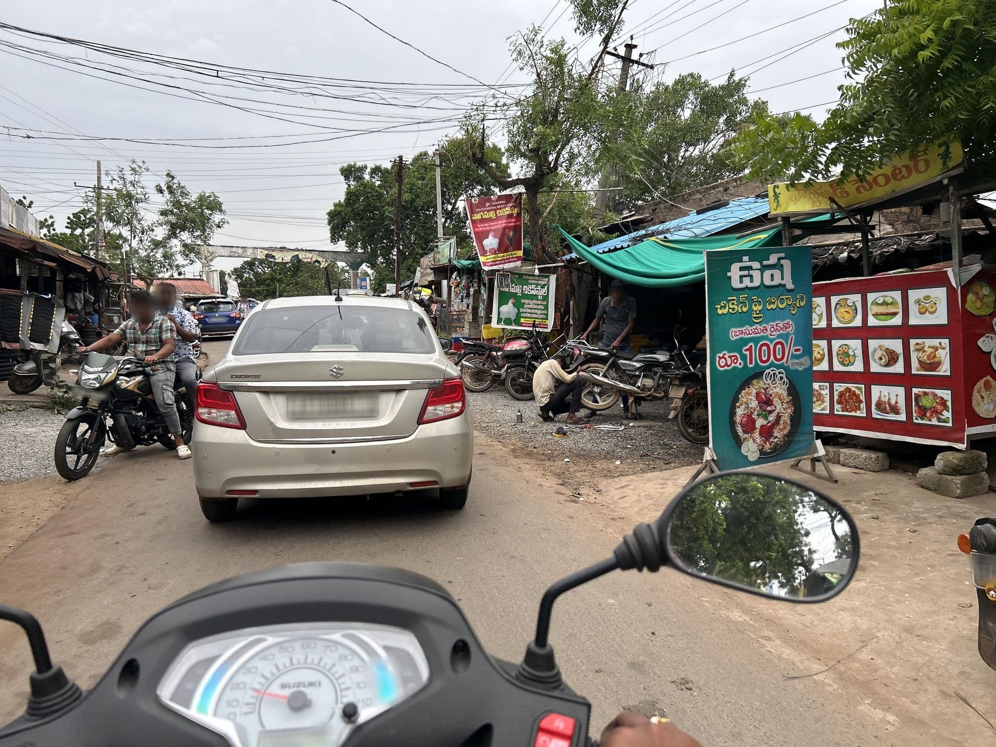 Street view near Annapurnnamma hotel, Vaddeswaram — © Aravind137 (CC BY-SA · Mapillary)