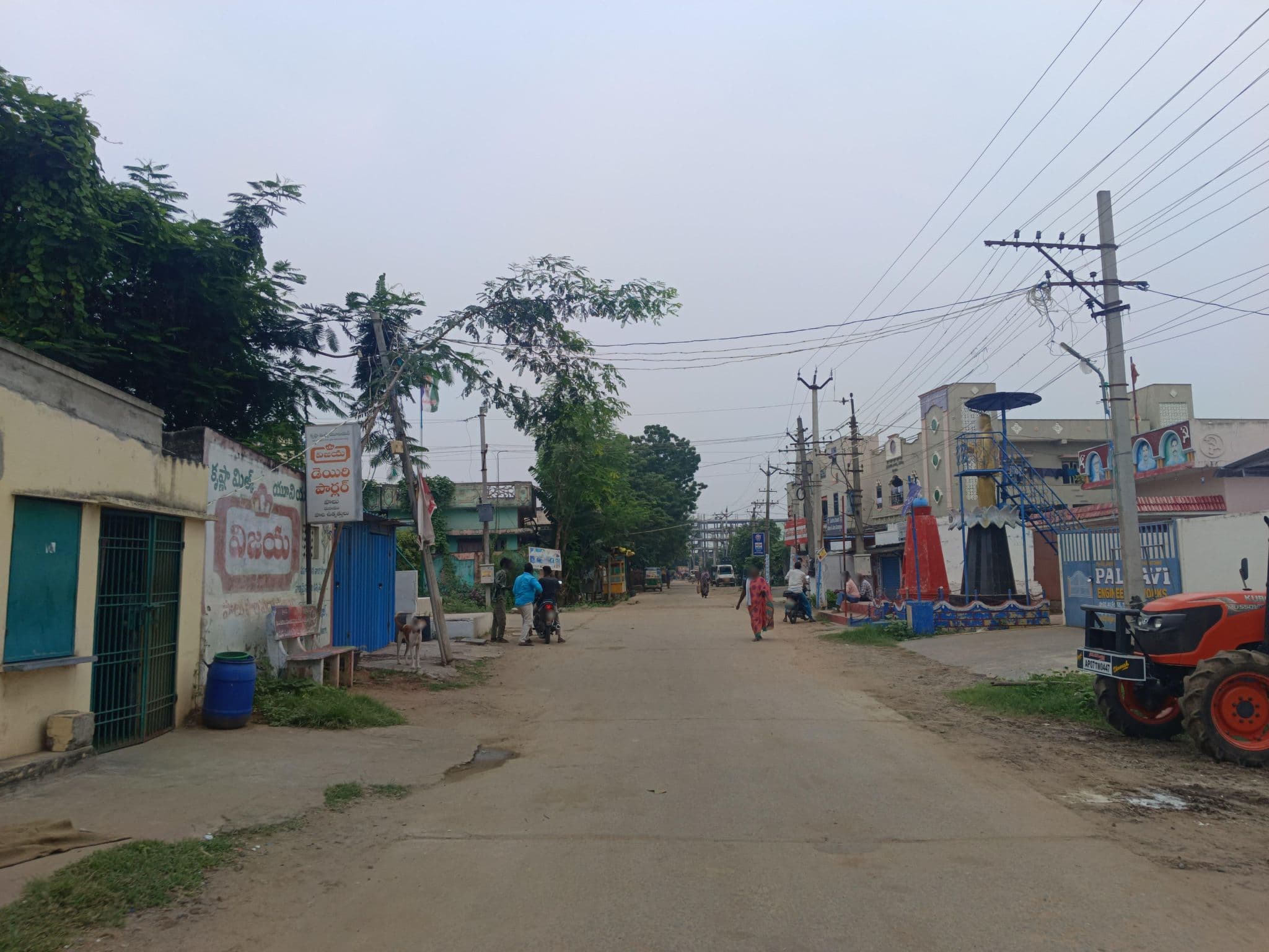 Street view near Tiffin center, Kolanukonda — © Alekhya90 (CC BY-SA · Mapillary)