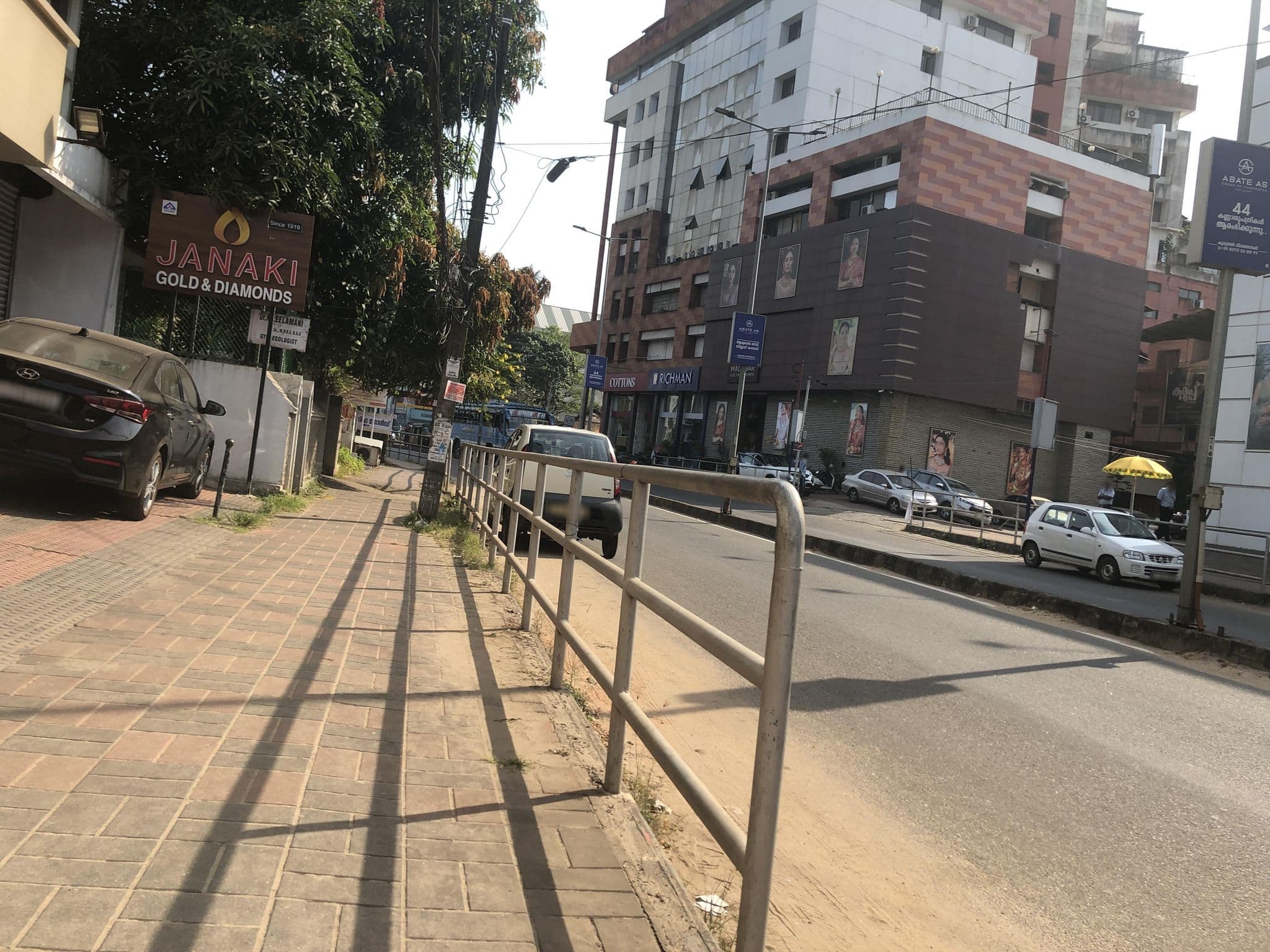 Street view near Chintavalap Flats, Kozhikode — © krshibu (CC BY-SA · Mapillary)