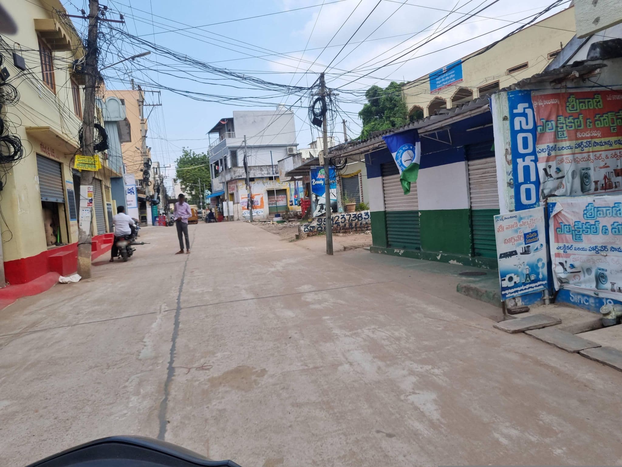 Street view near Durgabhavani hotel, Kolanukonda — © Vishnu9652 (CC BY-SA · Mapillary)