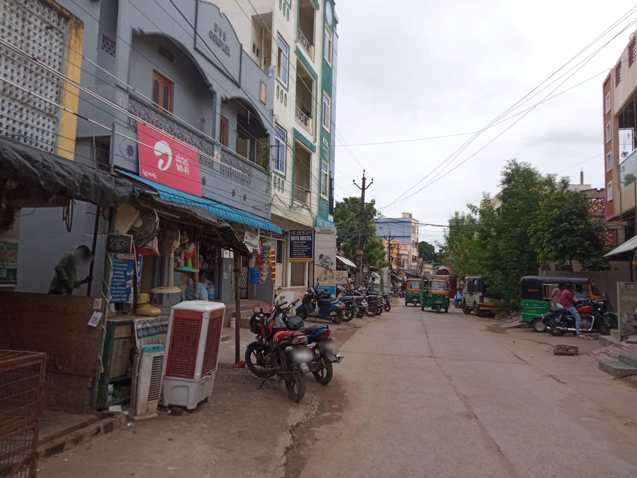 Street view near Ayyapa Boys Hostel, Vaddeswaram — © al7 (CC BY-SA · Mapillary)