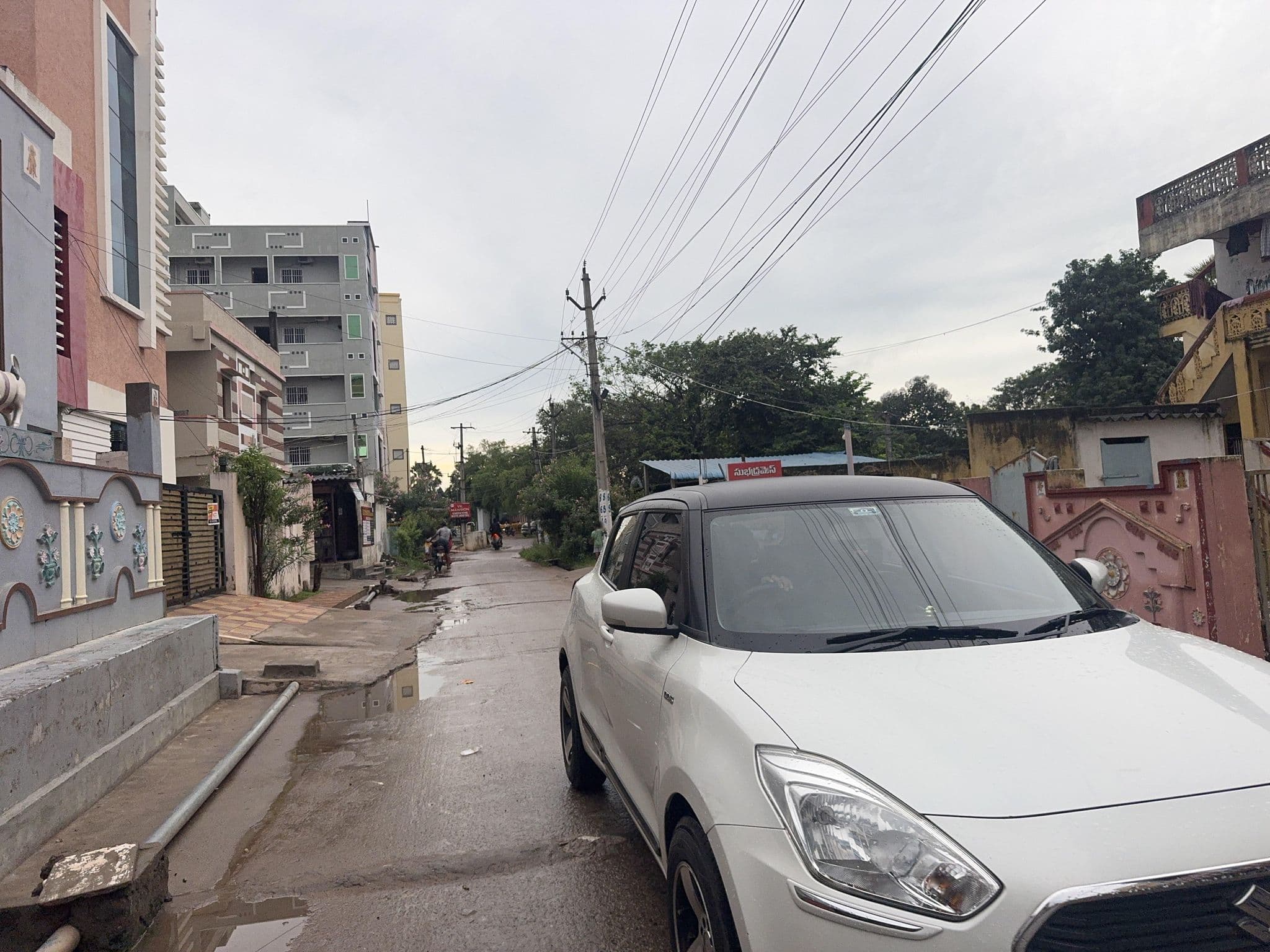Street view near Sri Sai Keerthi Boys Hostel, Vaddeswaram — © Mohan_Kamireddy (CC BY-SA · Mapillary)
