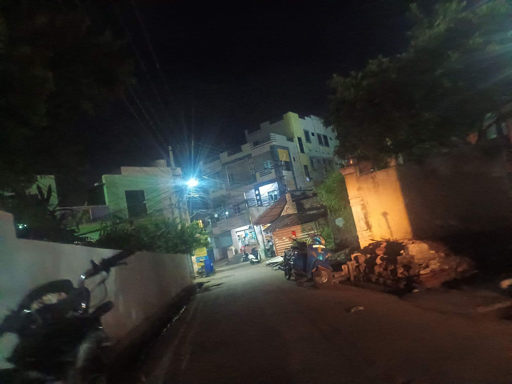 Street view near Vaddeswaram, Vaddeswaram — © rushav (CC BY-SA · Mapillary)