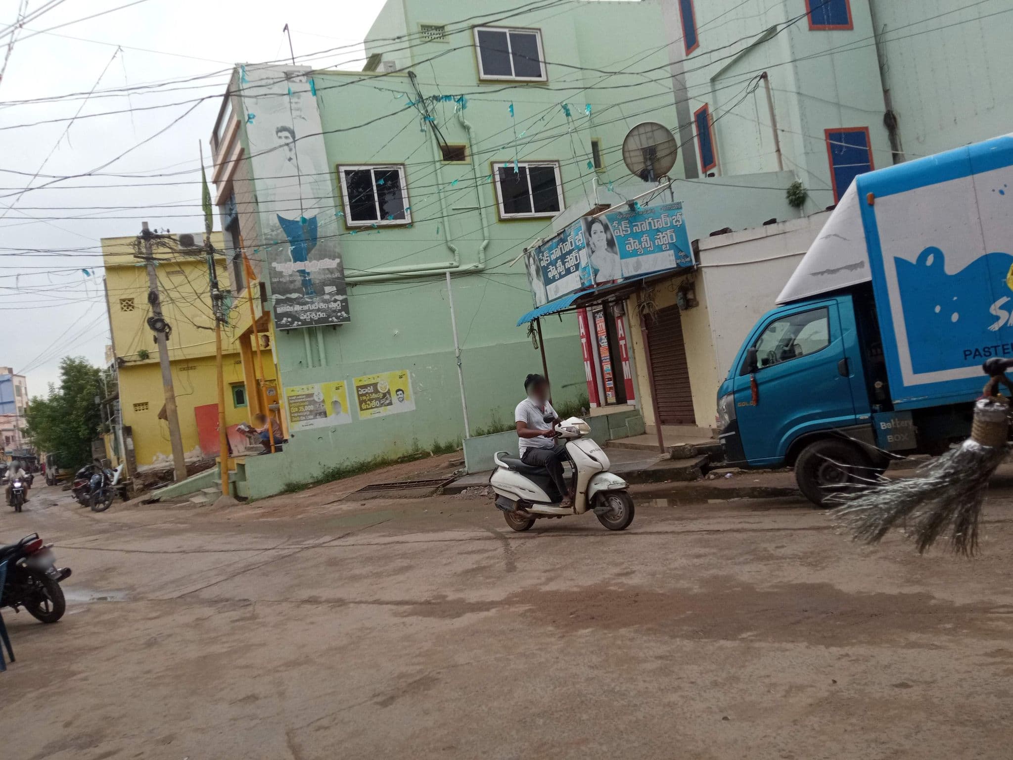 Street view near Seenu Hotel, Vaddeswaram — © al7 (CC BY-SA · Mapillary)