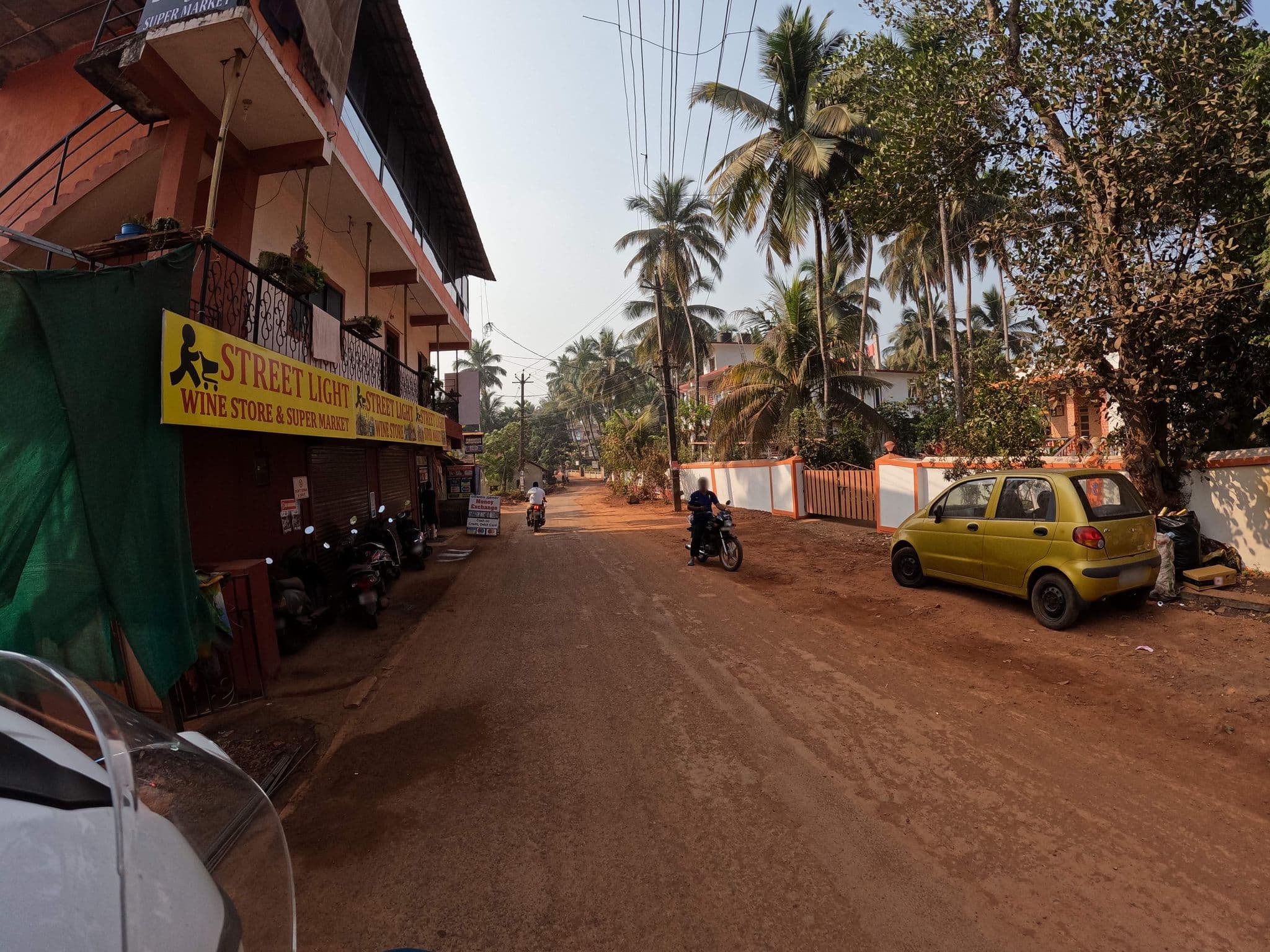 Street view near little nest Mandrem, Mandrem — © lucomsky (CC BY-SA · Mapillary)