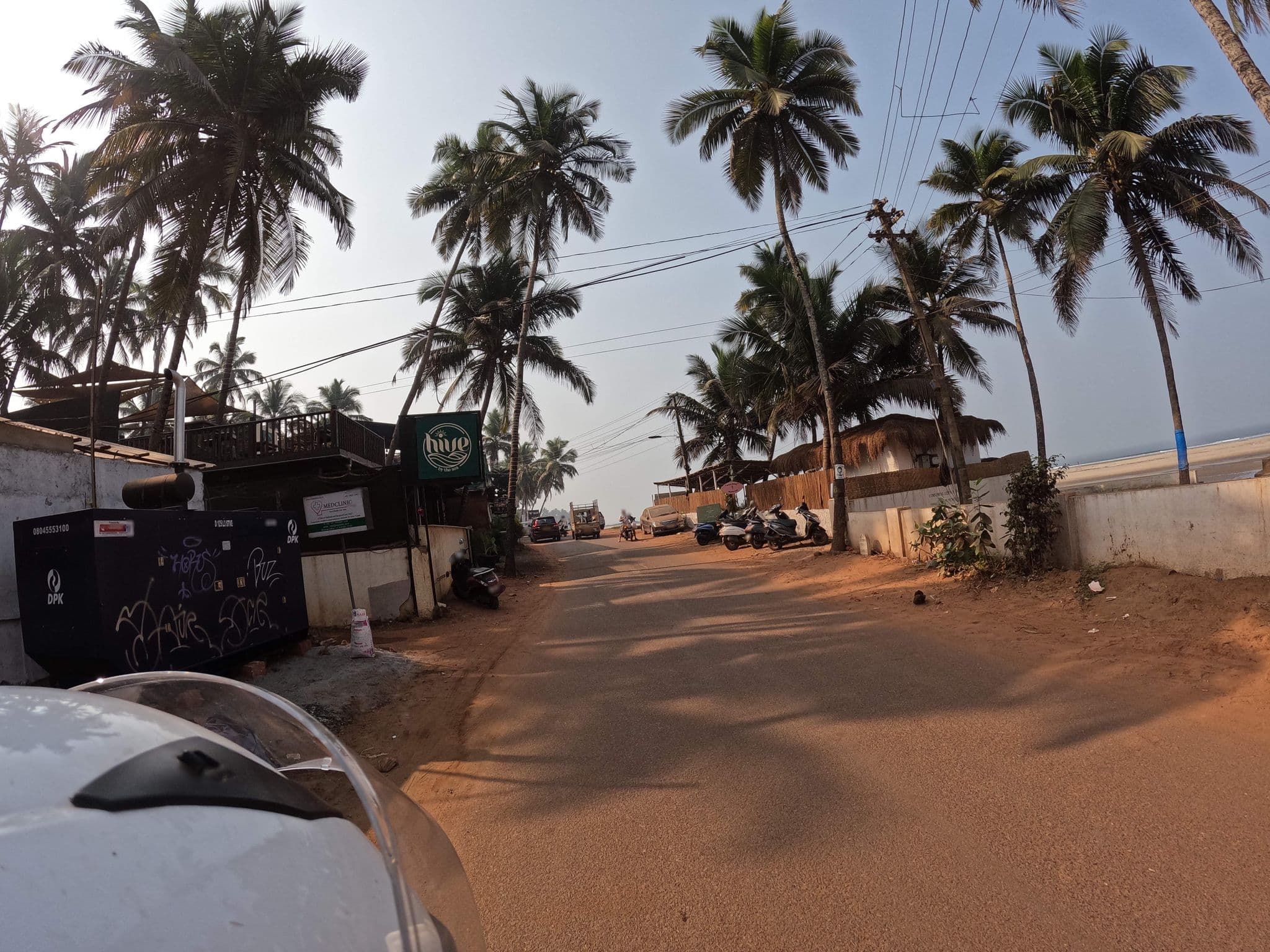 Street view near Thomas Beach Hotel, Mandrem — © lucomsky (CC BY-SA · Mapillary)