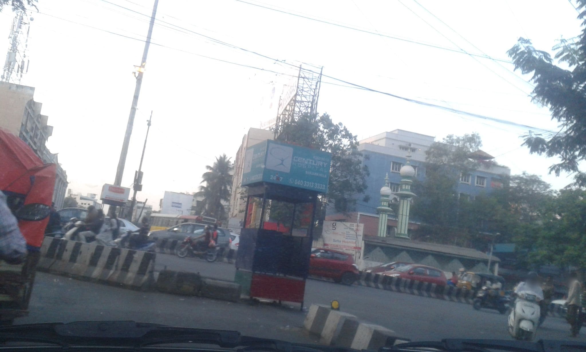 Street view near Oyo Hotel Rainbow Saphire, Hyderabad — © yogi (CC BY-SA · Mapillary)