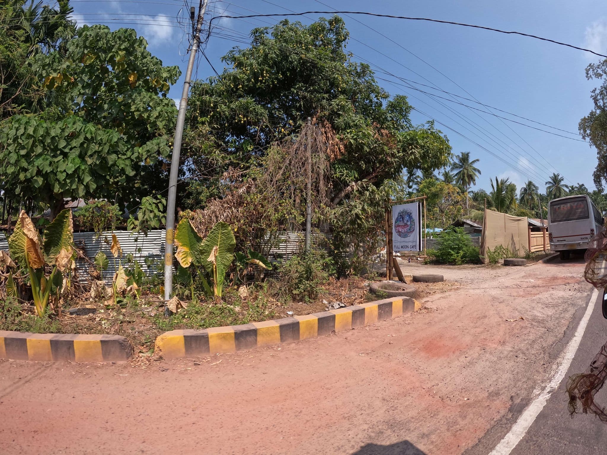 Street view near Placid Garden Resort, Bamboo Flat — © lucomsky (CC BY-SA · Mapillary)
