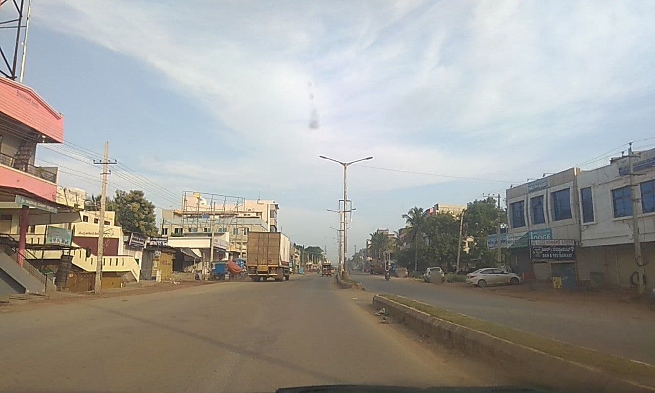 Street view near Surya Deluxe Lodge, Ranebennur — © natarajakaveeti (CC BY-SA · Mapillary)