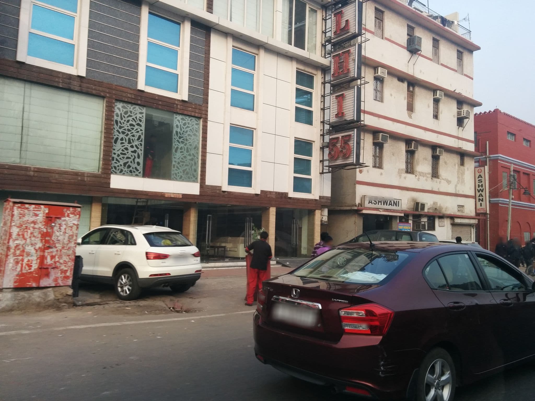 Street view near Hotel Rosette, Delhi — © sashazykov (CC BY-SA · Mapillary)