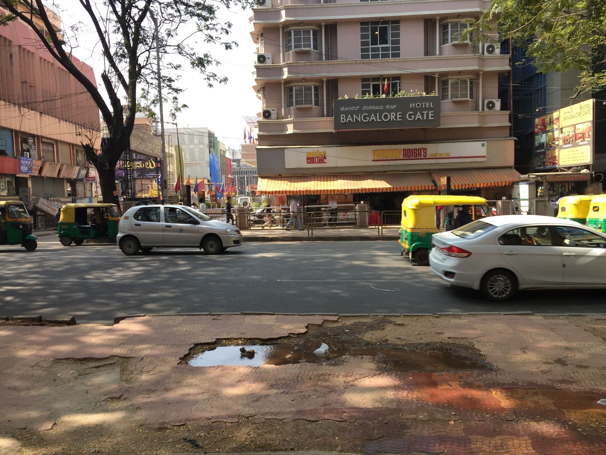 Street view near Hotel Bangalore Gate, Bengaluru