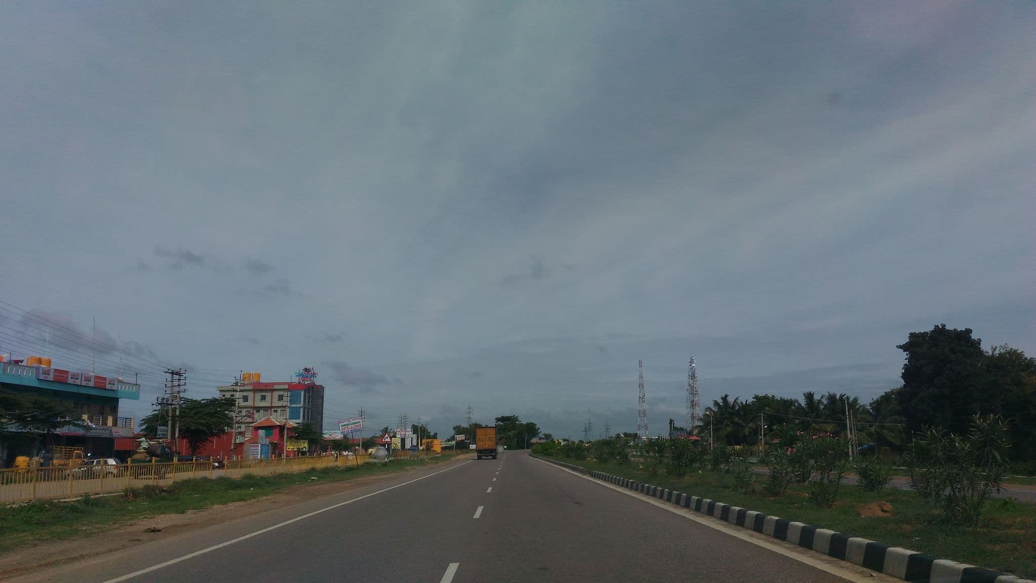 Street view near Hotel Mayura, Bellūru — © yosr (CC BY-SA · Mapillary)