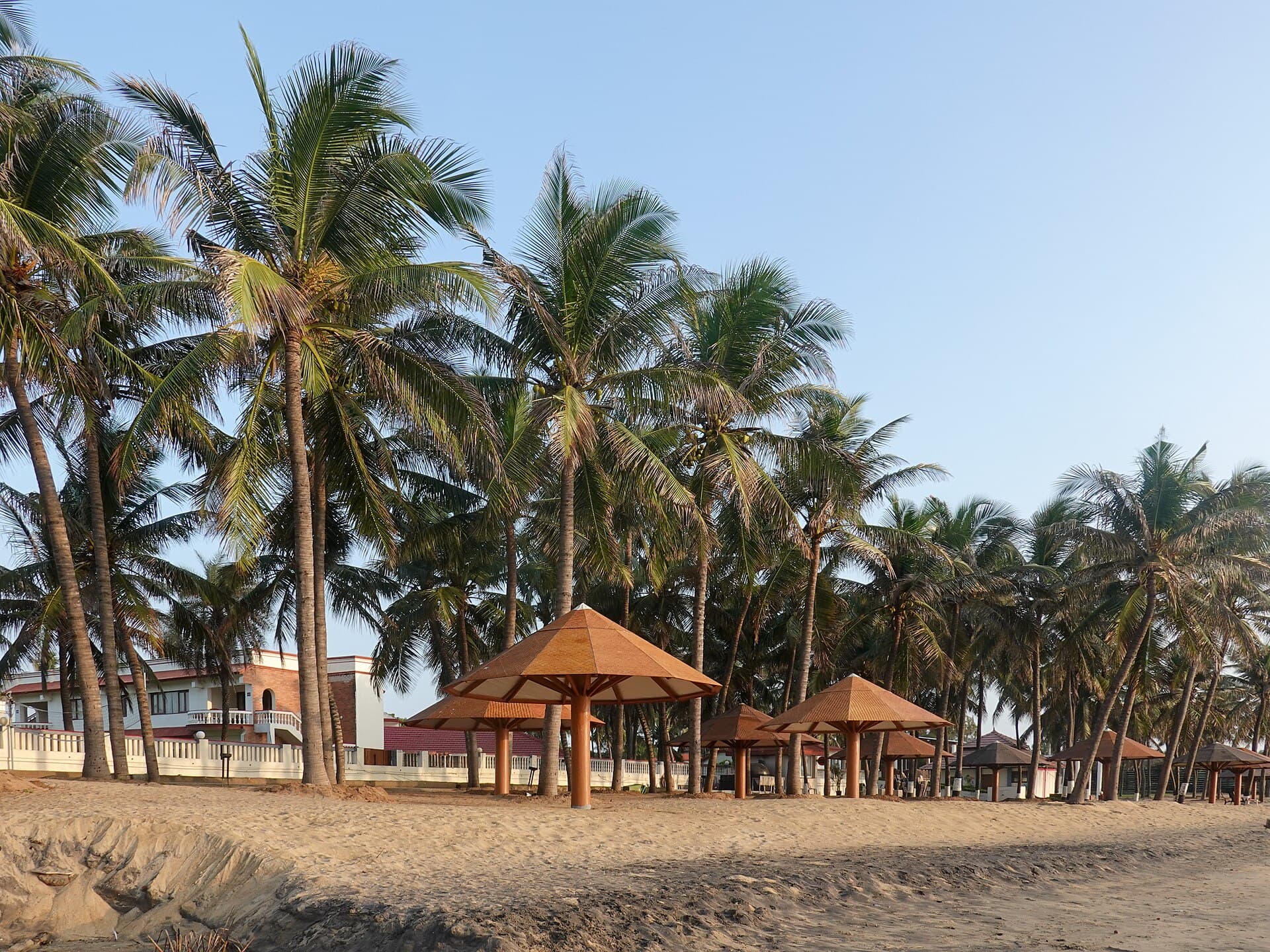 Ideal Beach Resort (via Wikimedia Commons, CC BY-SA 4.0)