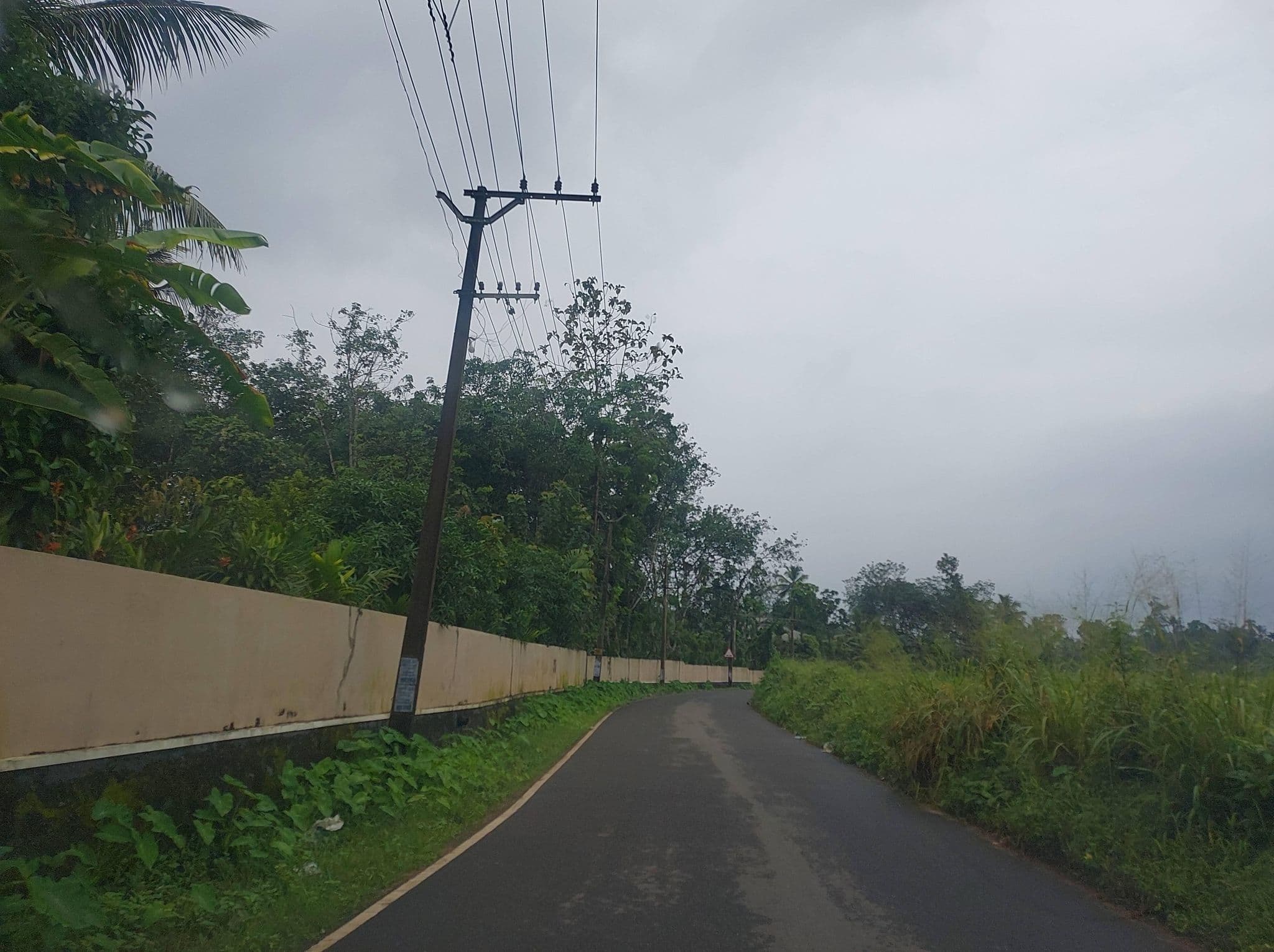 Street view near guha mens hostel, Adūr — © V15 (CC BY-SA · Mapillary)