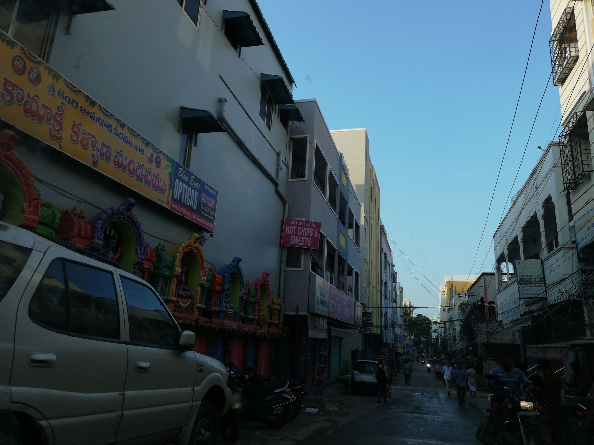 Street view near Maruthi Girls Hostel, Kukatpally