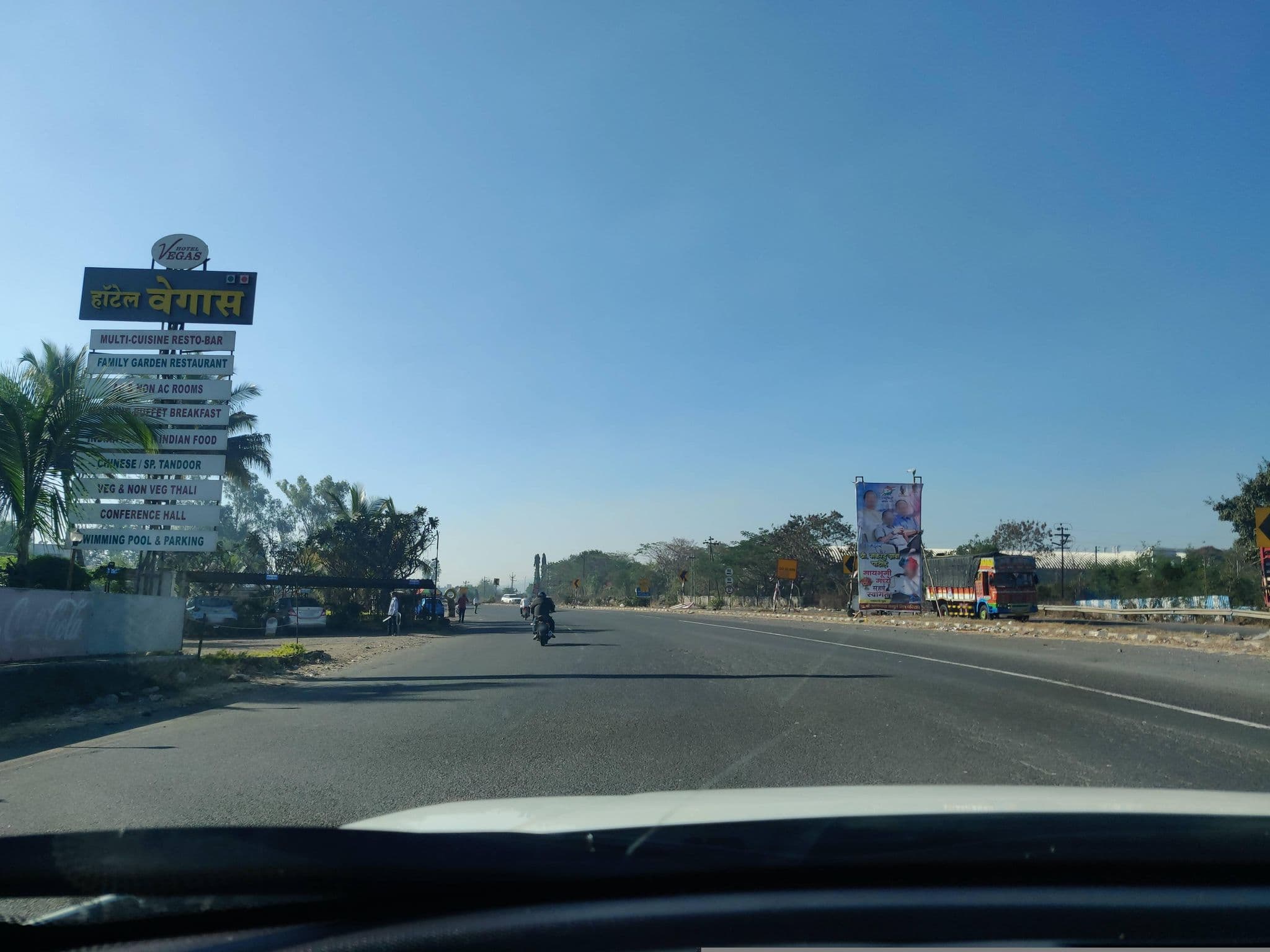 Street view near Hotel Vegas, Shirwal — © AmrutaA (CC BY-SA · Mapillary)