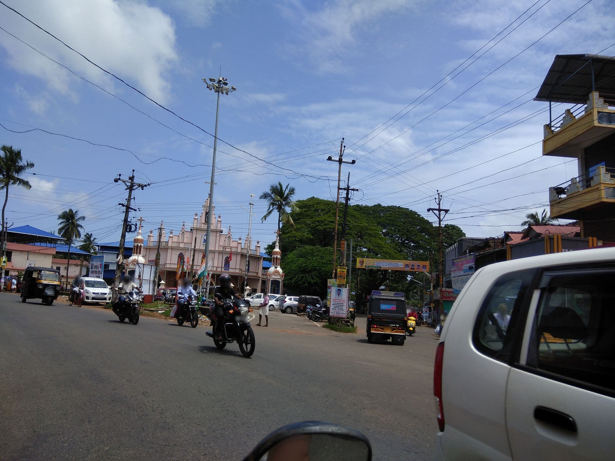 Street view near hotel sagar, Puzhakkal — © manojkmohan (CC BY-SA · Mapillary)