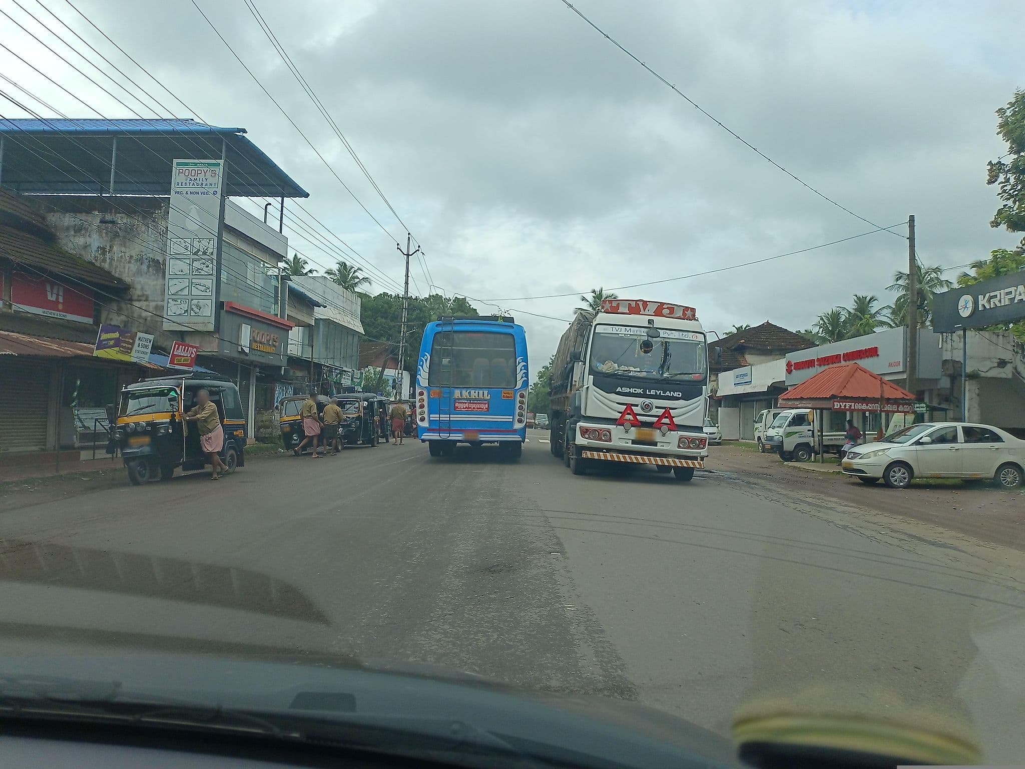 Street view near SS, Kaiparamba — © gnoeee (CC BY-SA · Mapillary)