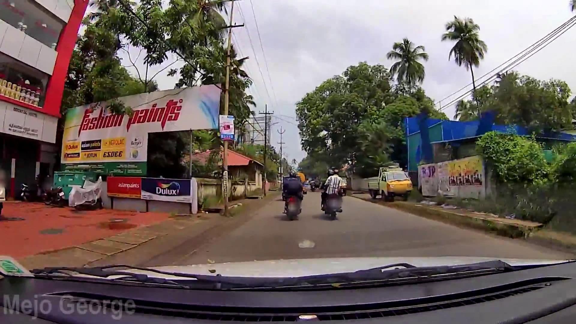 Street view near Sharooq Food Court, Thrissur — © cut (CC BY-SA · Mapillary)