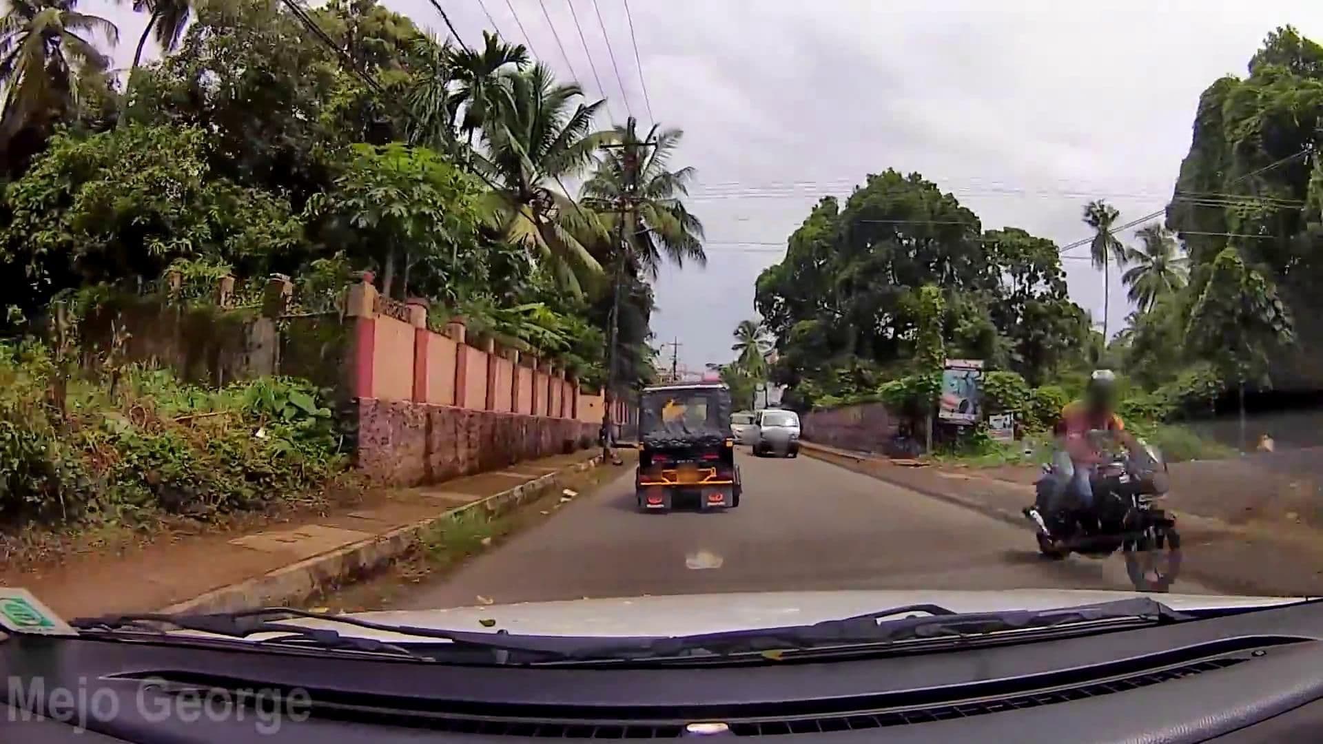 Street view near Raydaan Foods, Thrissur — © cut (CC BY-SA · Mapillary)