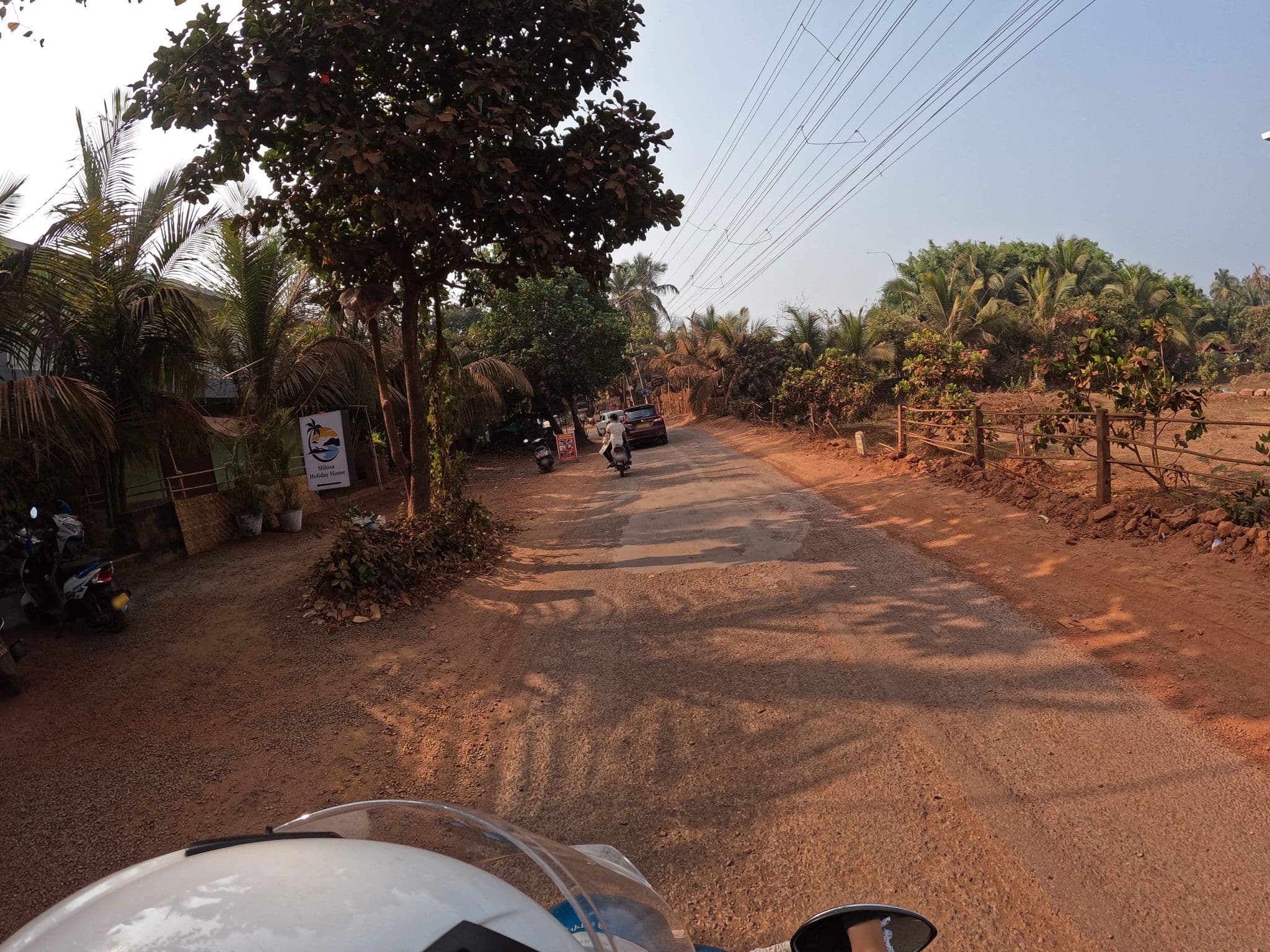 Street view near Miloza holiday home, Mandrem — © lucomsky (CC BY-SA · Mapillary)