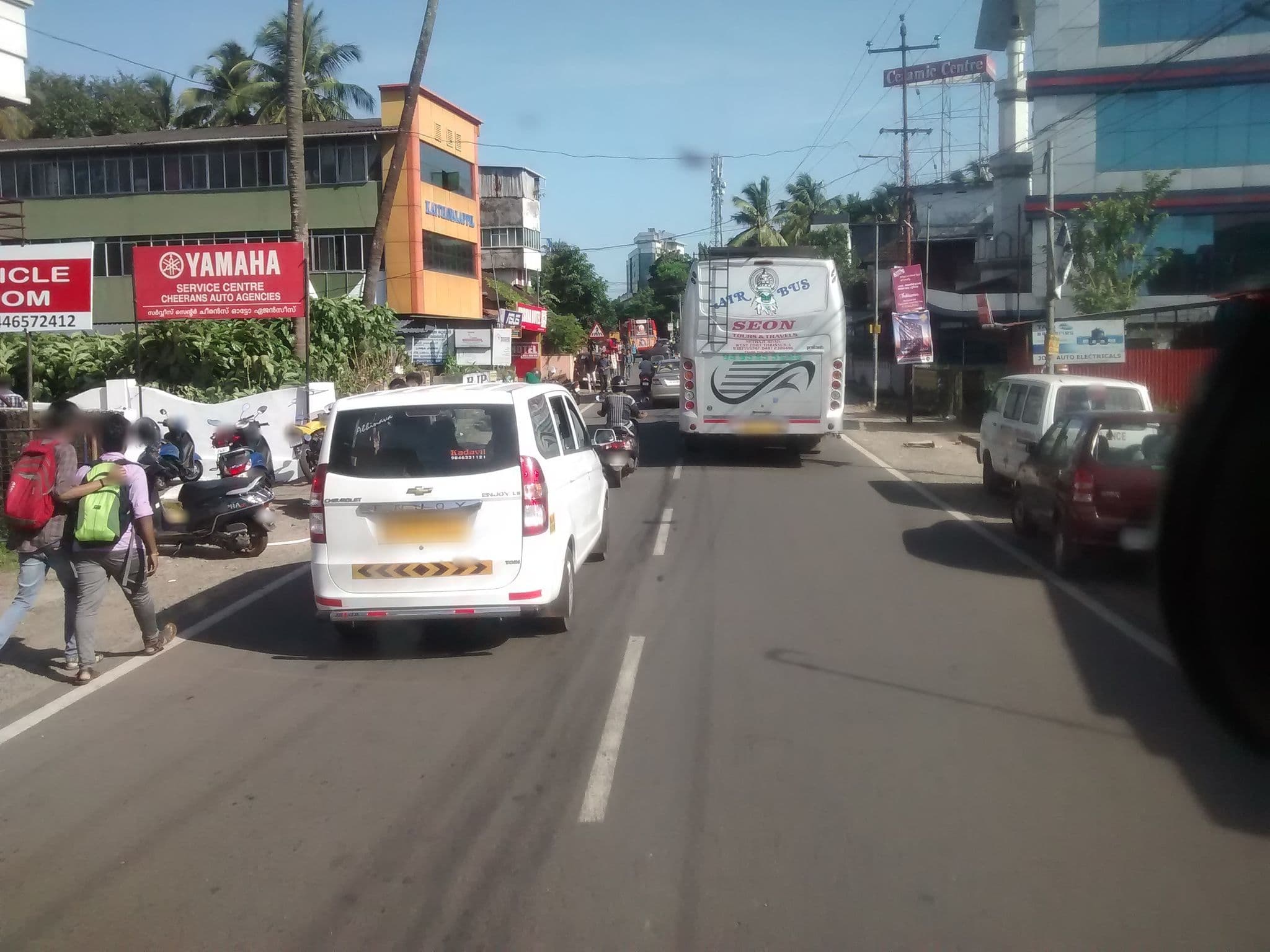 Street view near krishna Hotel, Thrissur — © chethan (CC BY-SA · Mapillary)